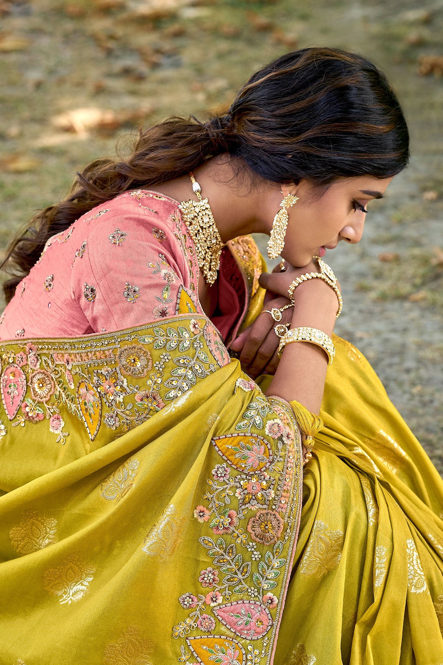 lime-green-embroidered-banarasi-saree-zb131848_4_SareeButa.com