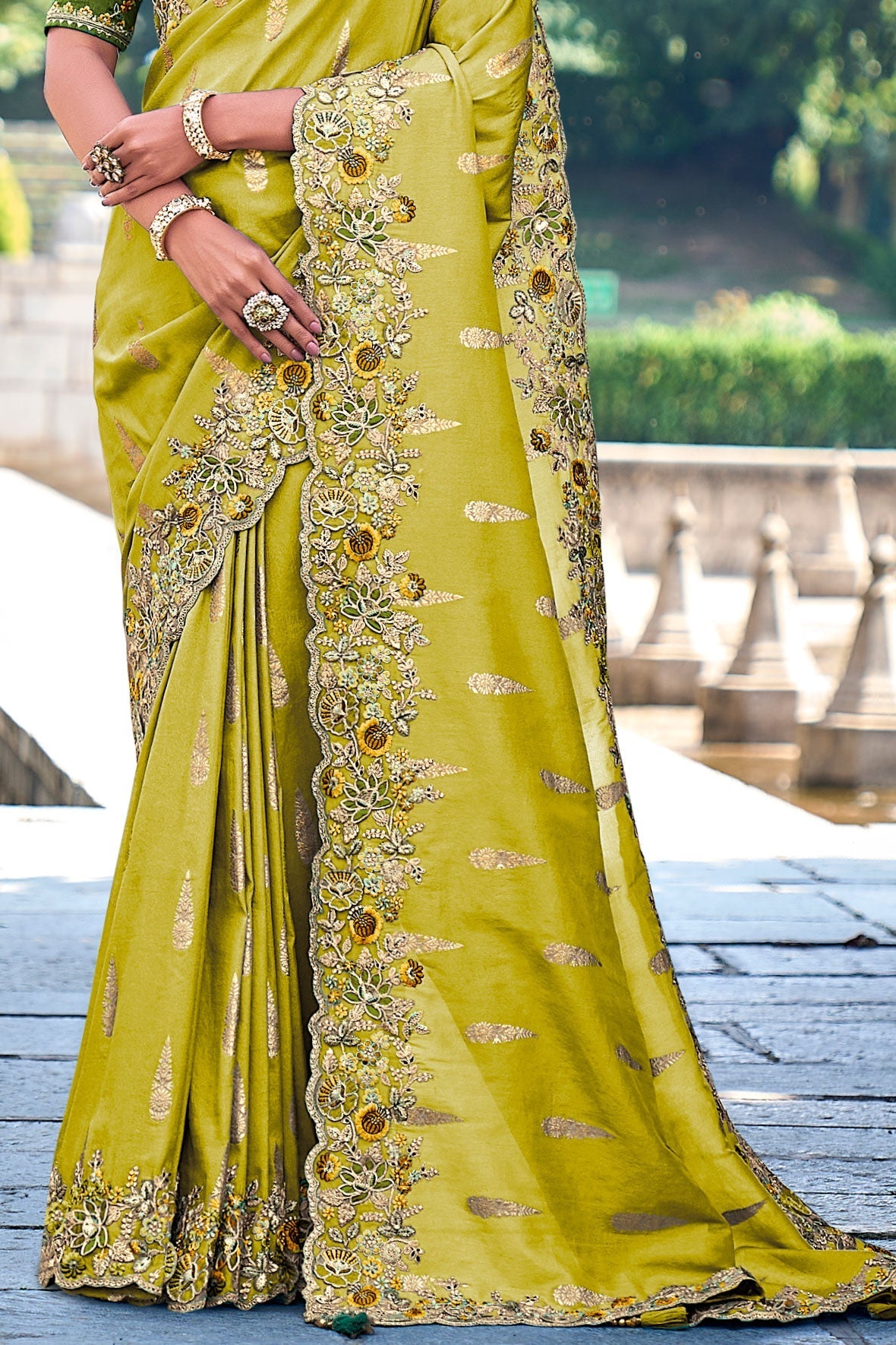 lime-green-embroidered-banarasi-saree-zb131855_3_SareeButa.com