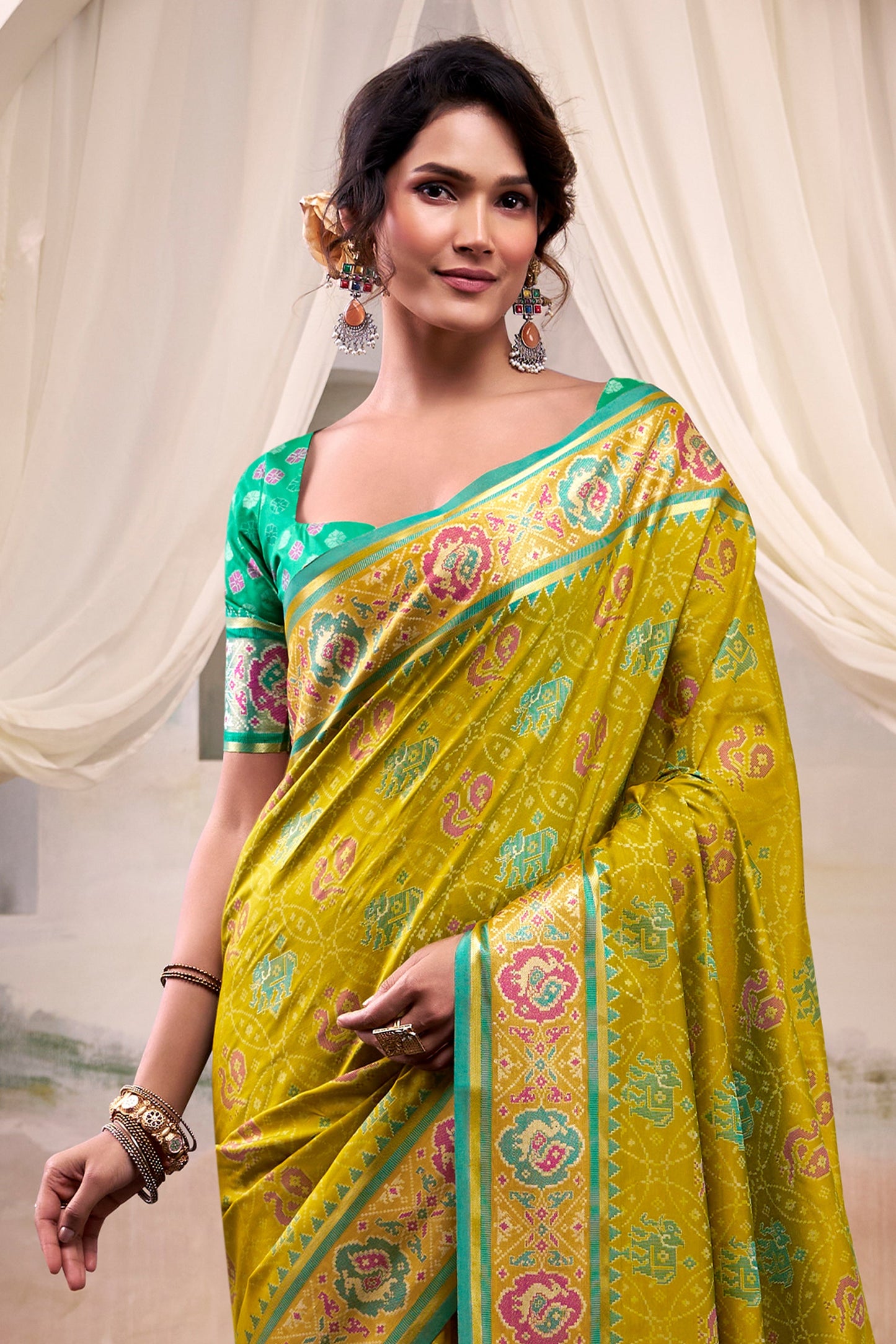 Mehendi Green Woven Patola Silk Saree-SAR10021_3_SareeButa.com
