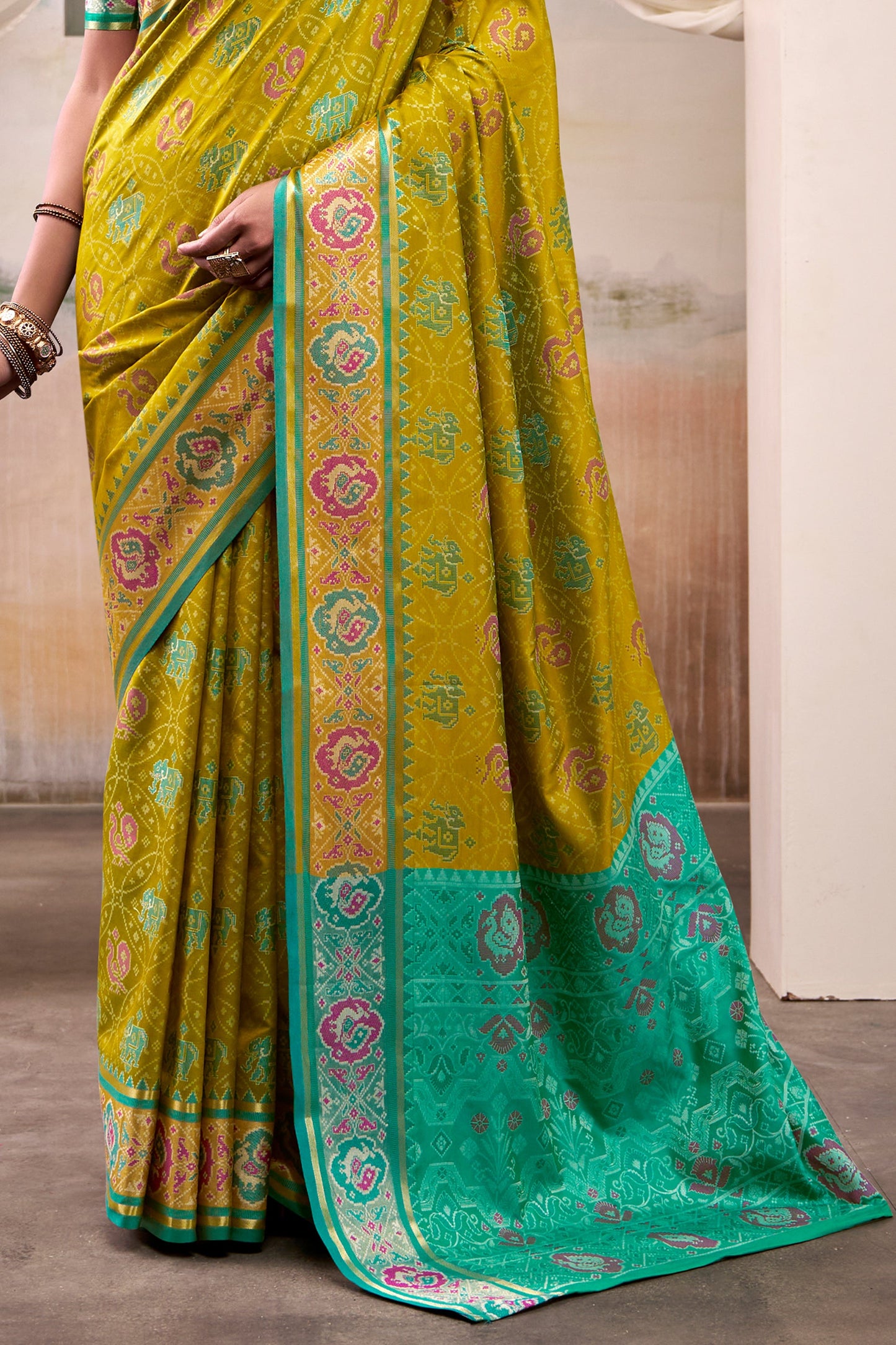 Mehendi Green Woven Patola Silk Saree-SAR10021_5_SareeButa.com