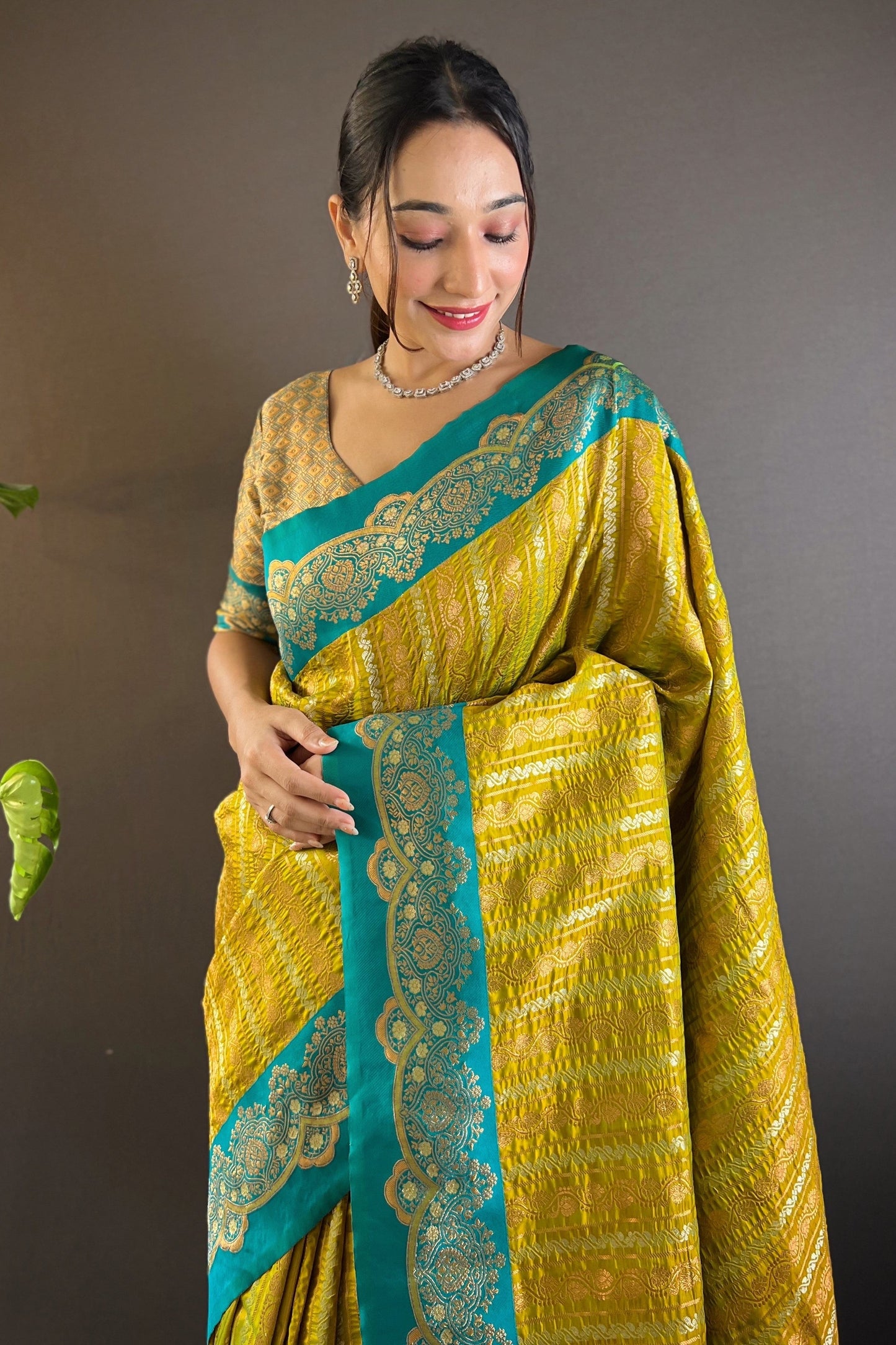 Mehendi Green Woven Silk Saree-ZB132646_2