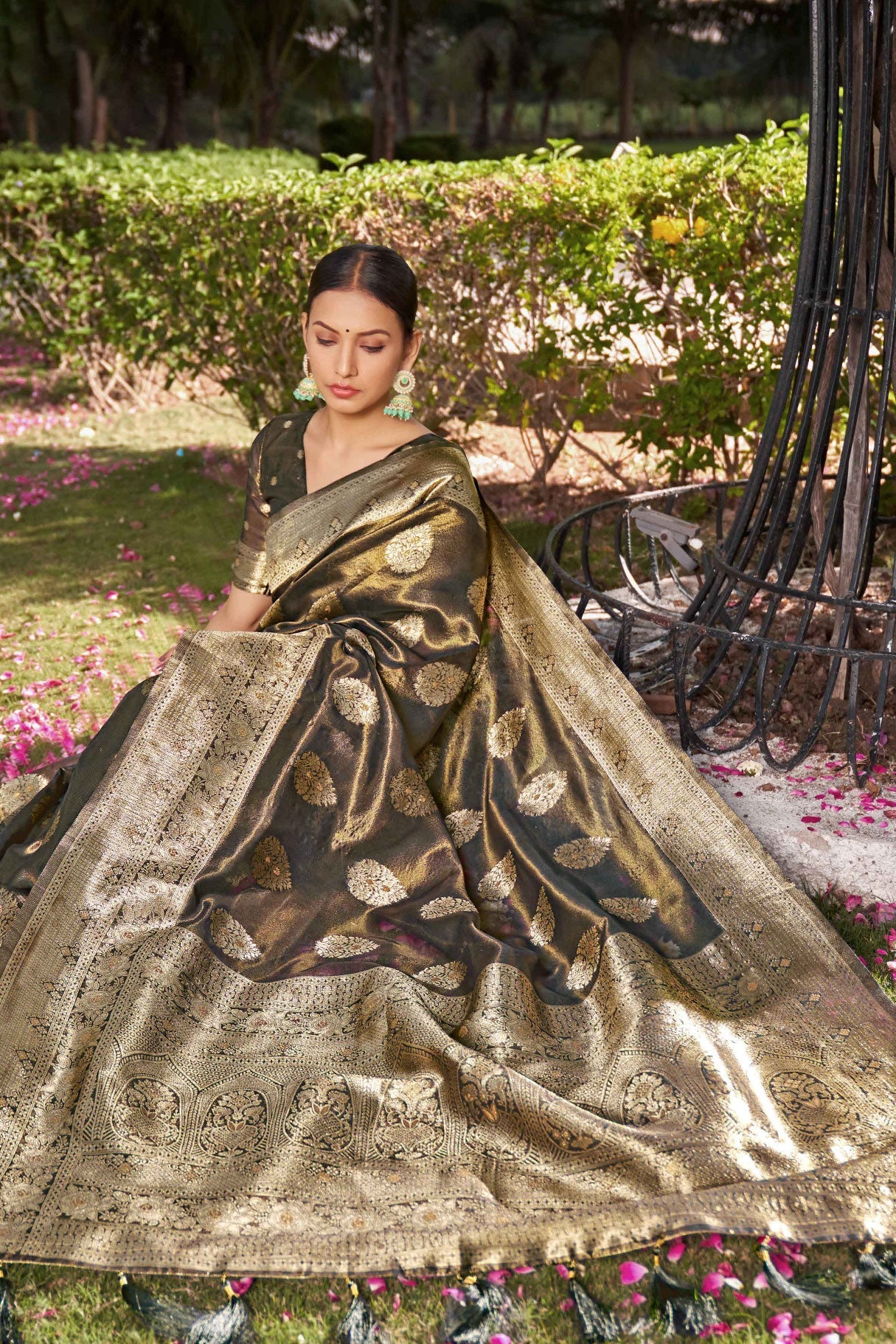 metallic-shimmer-silk-saree-zb131921_4_SareeButa.com