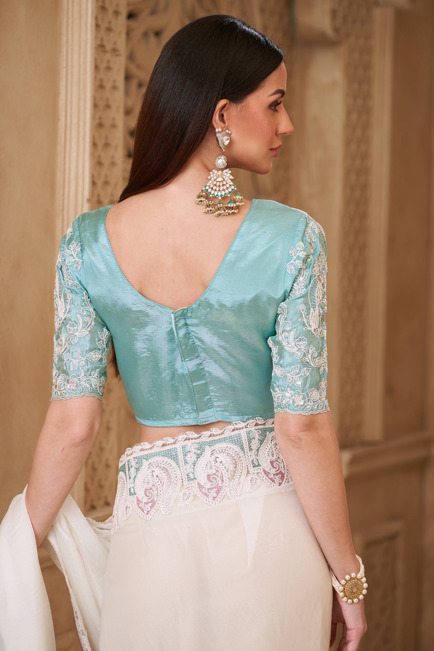 off-white-embroidered-georgette-silk-saree-sar10591_5_Sareebuta.com