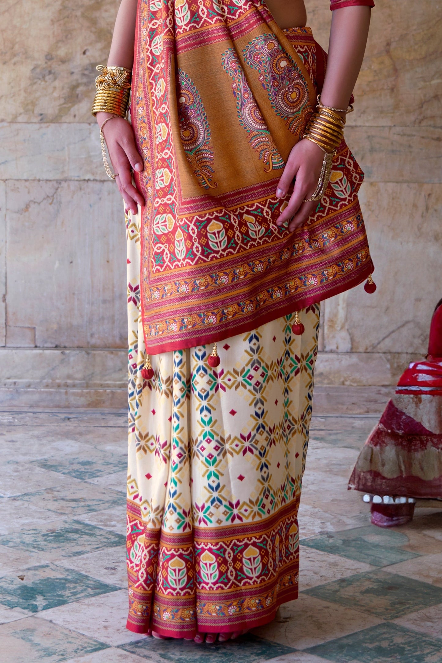 Off White Printed Patola Silk Saree-SAR11293_4_SareeButa.com