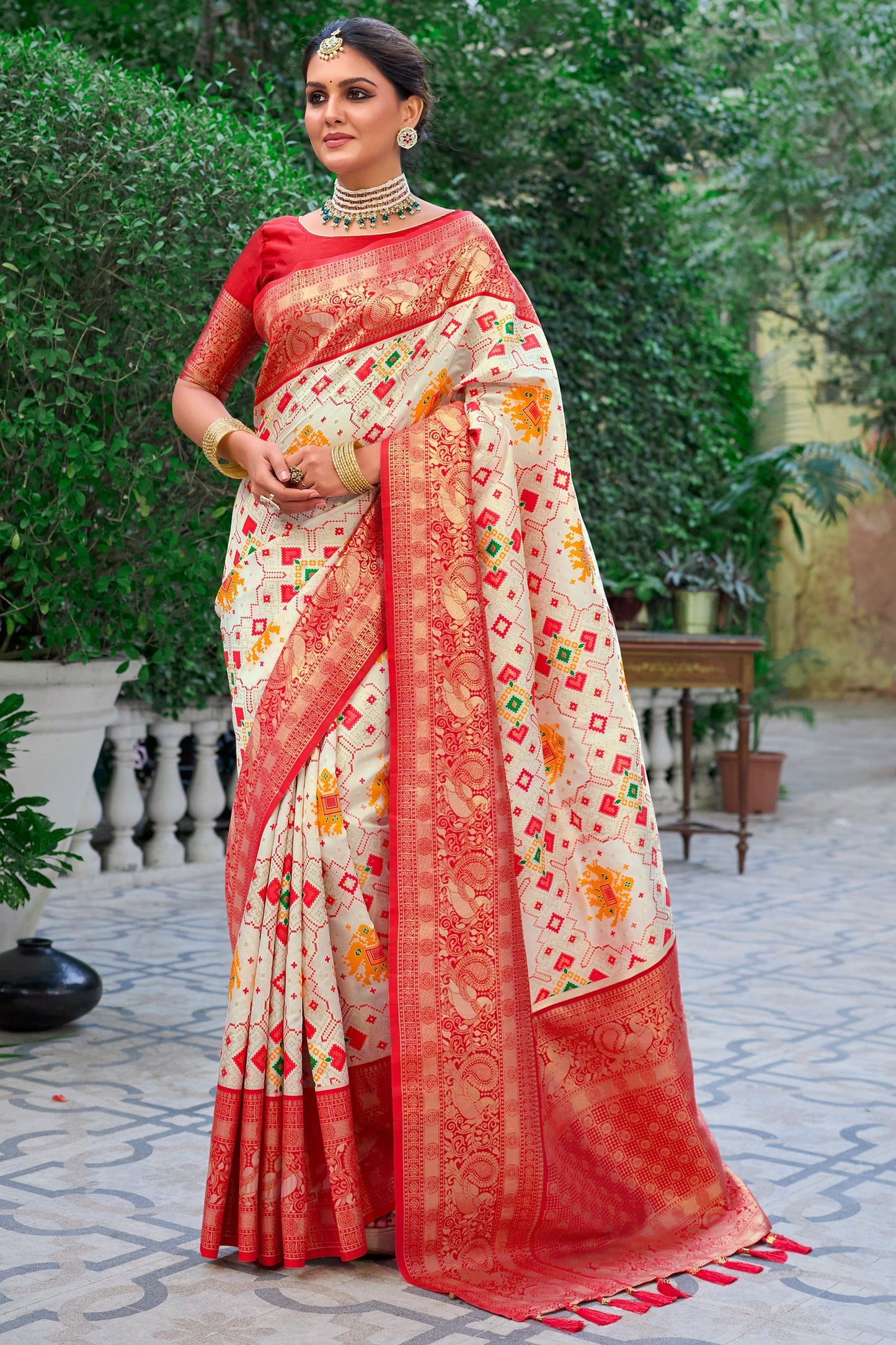 off-white-silk-patola-saree-zb132302_1_SareeButa.com