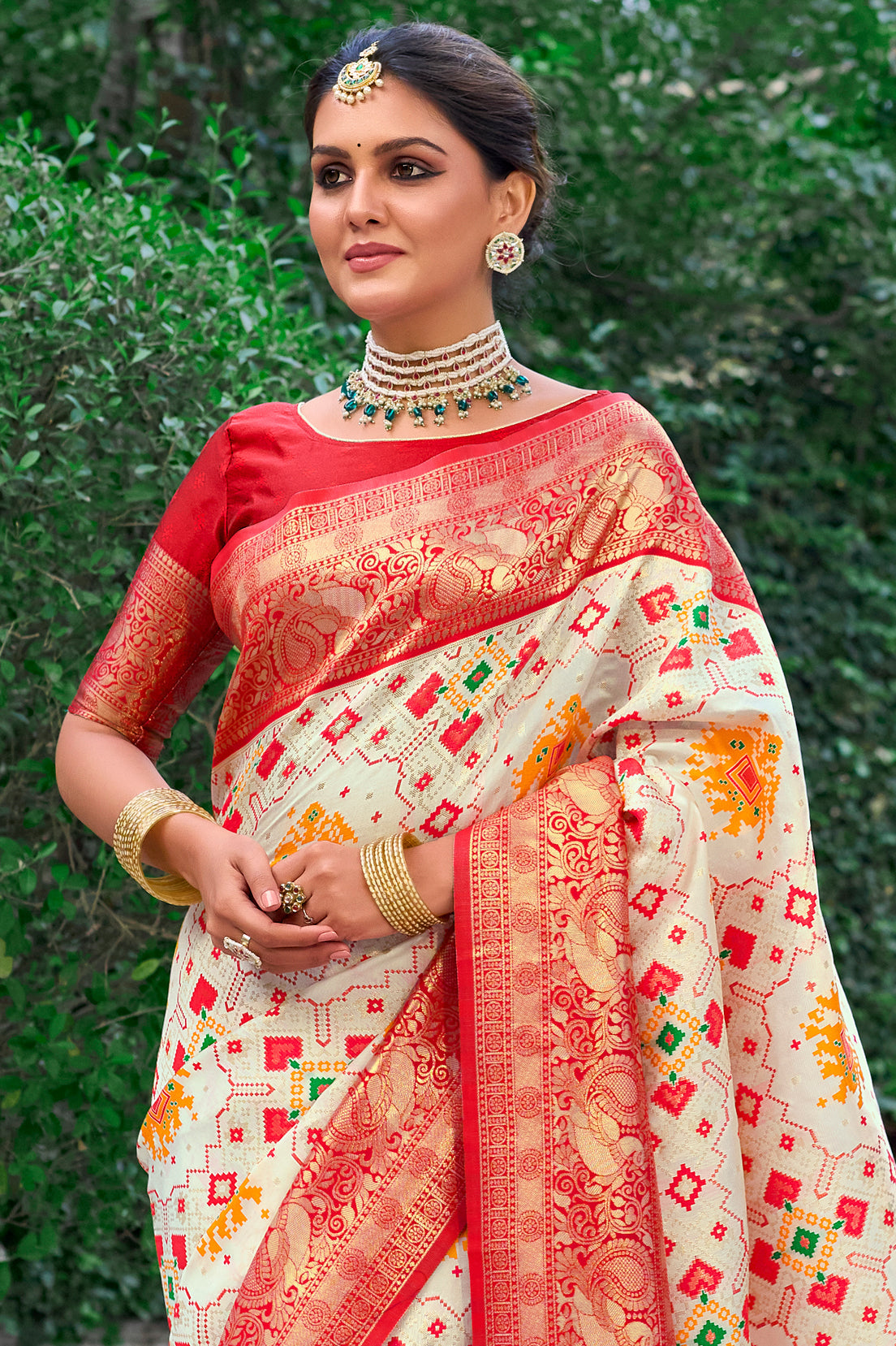 off-white-silk-patola-saree-zb132302_2_SareeButa.com