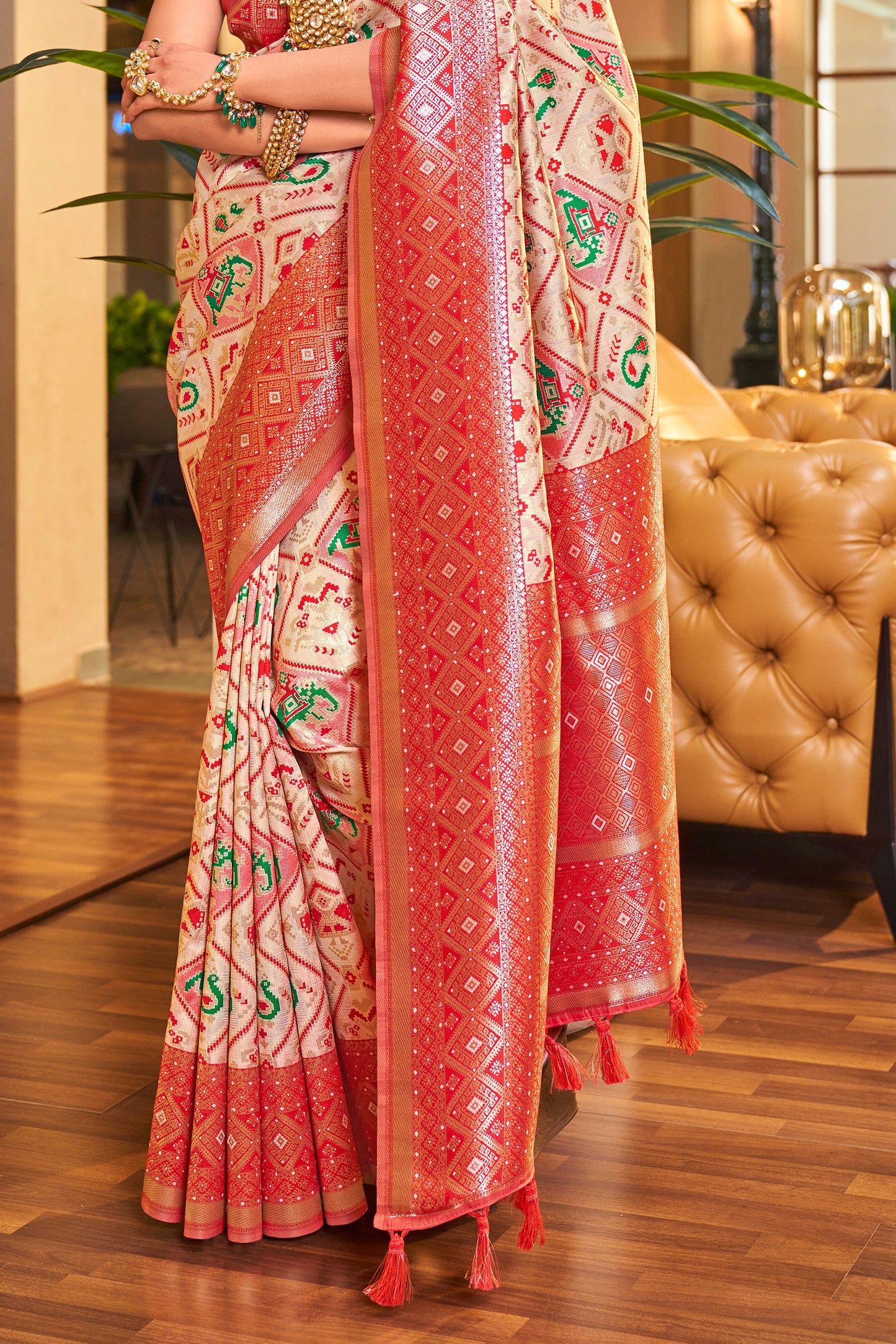 off-white-silk-patola-saree-zb132310_4_SareeButa.com