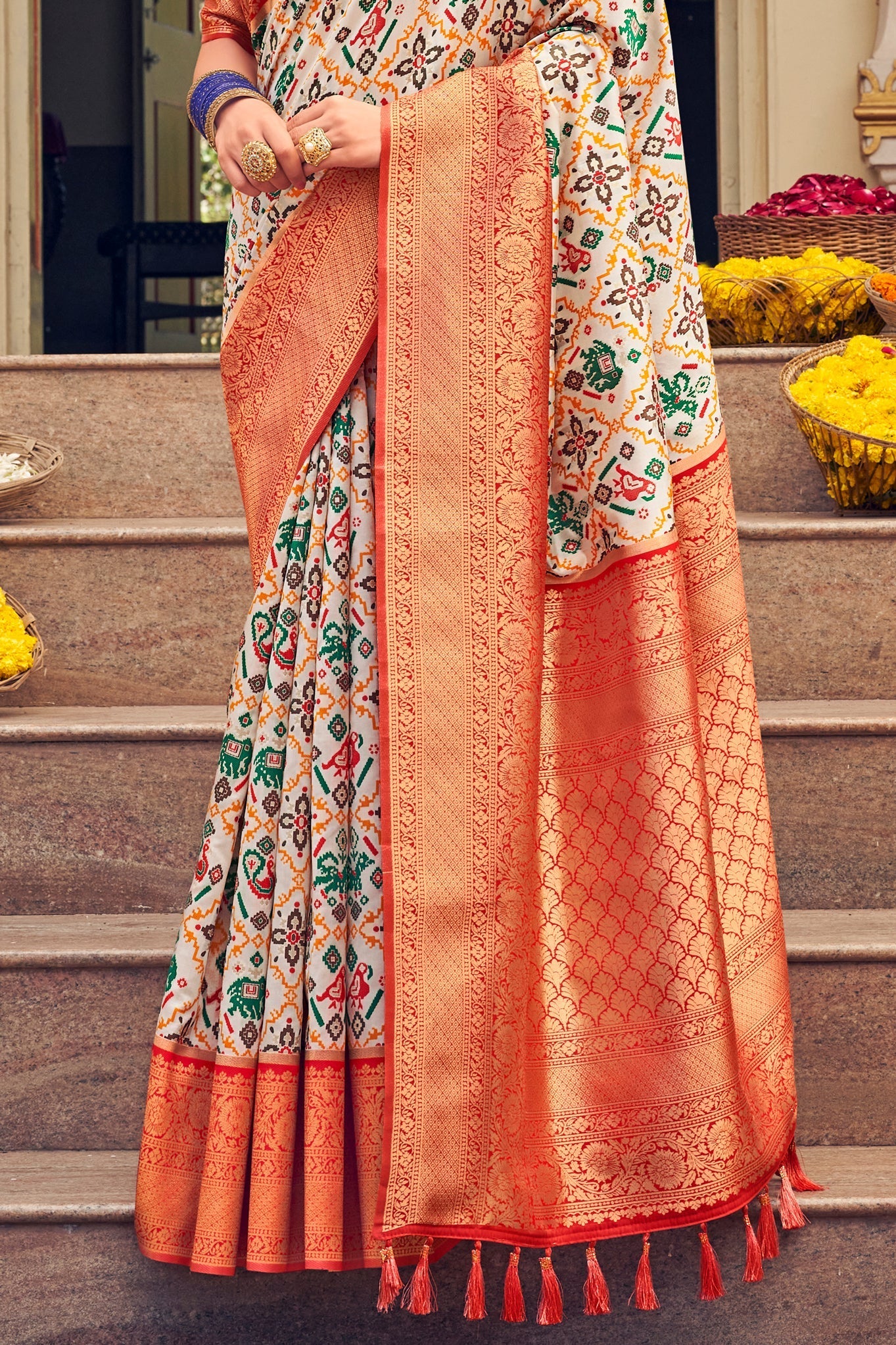 off-white-silk-patola-saree-zb132315_3_SareeButa.com