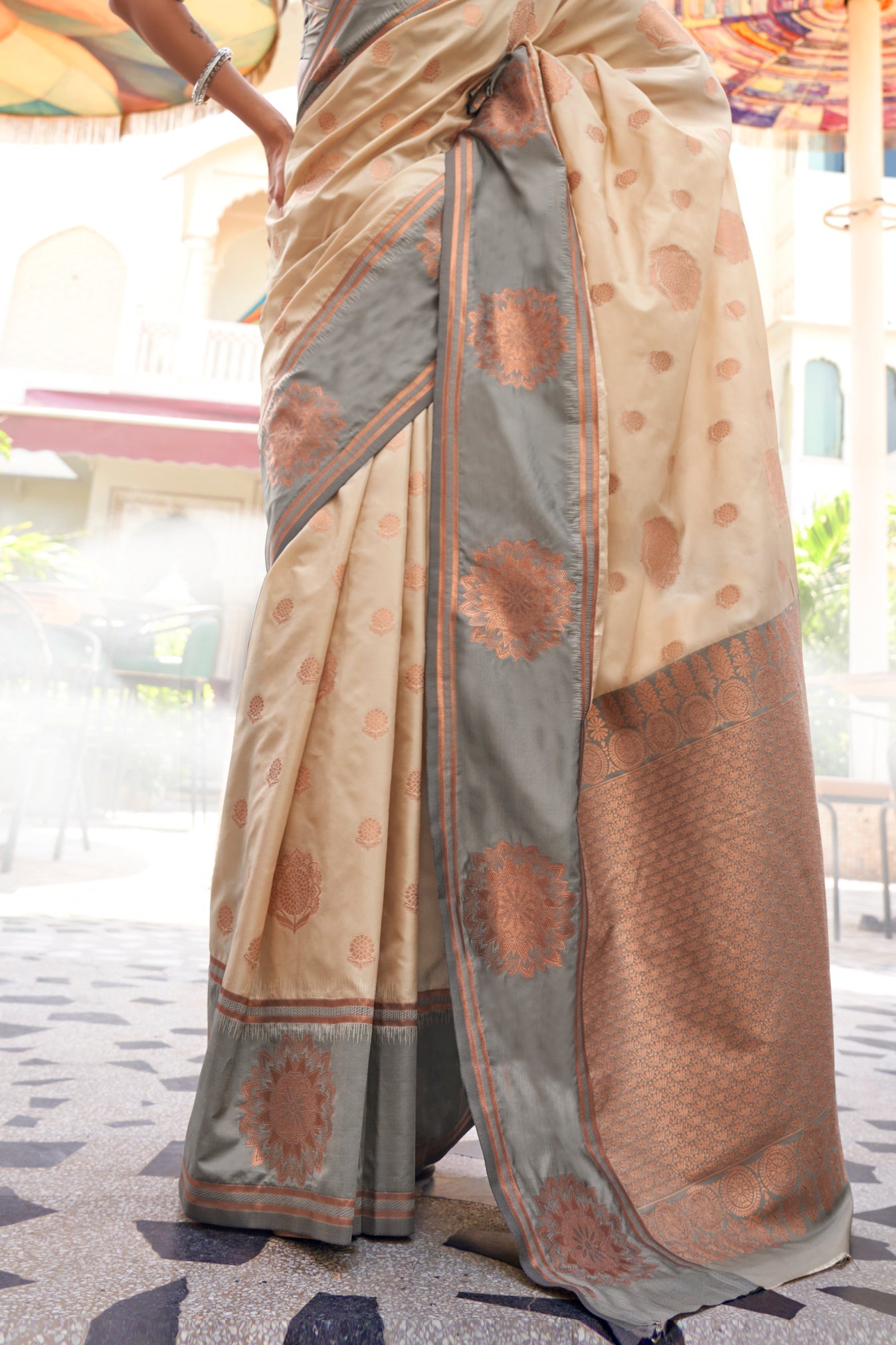 off-white-woven-silk-saree-zb132672_4_SareeButa.com