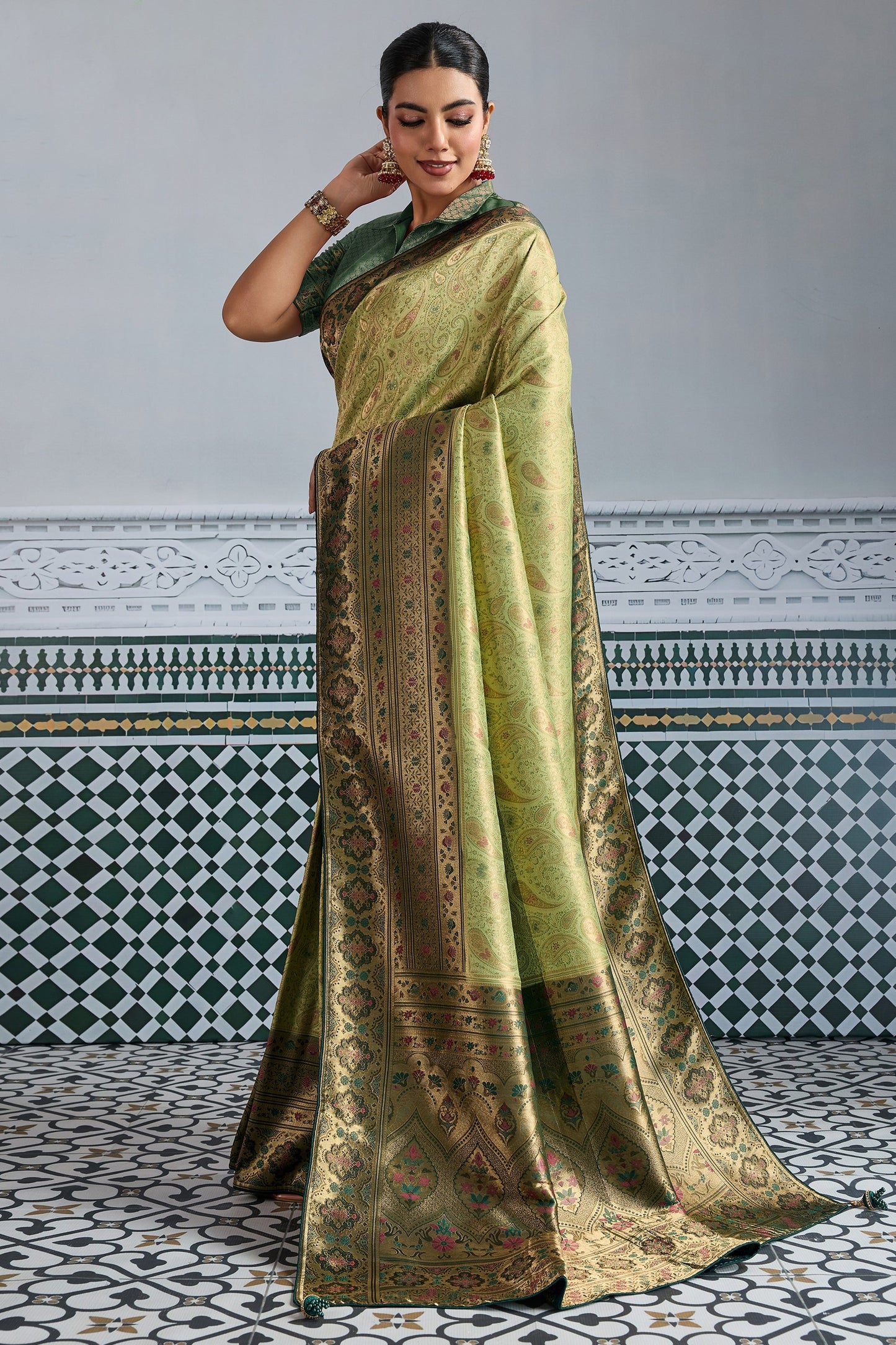 Olive Green Woven Kanjivaram Silk Saree-SAR10286_4_SareeButa.com
