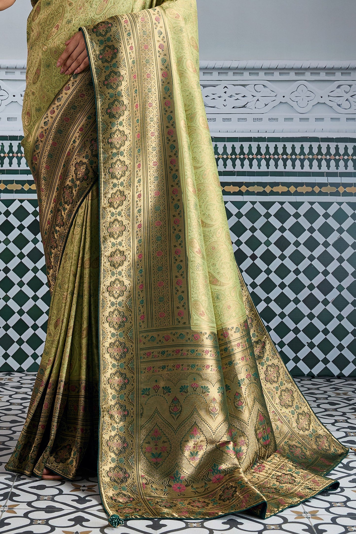 Olive Green Woven Kanjivaram Silk Saree-SAR10286_5_SareeButa.com