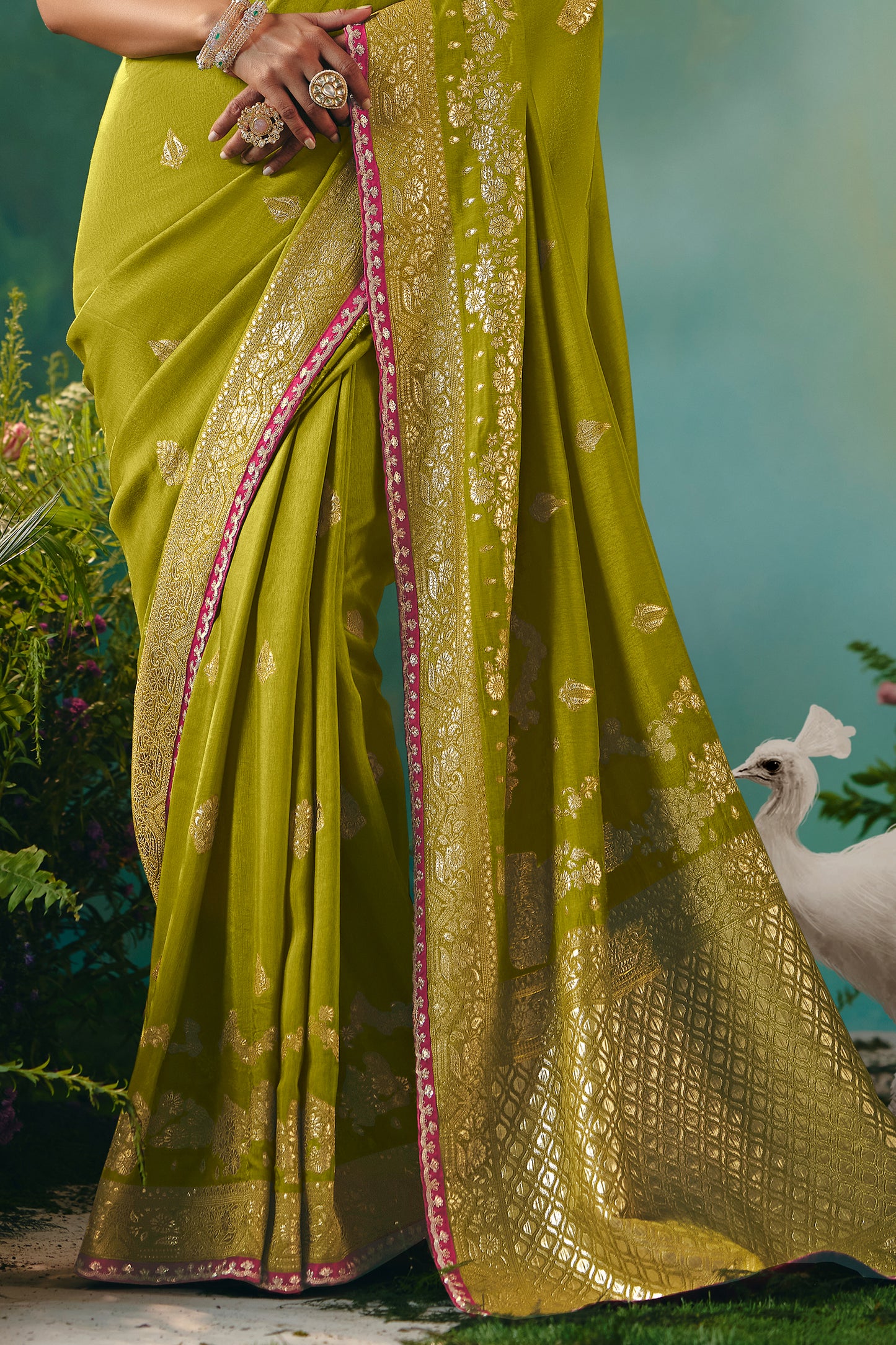 olive-green-woven-viscose-silk-banarasi-saree-sar10576_6_Sareebuta.com