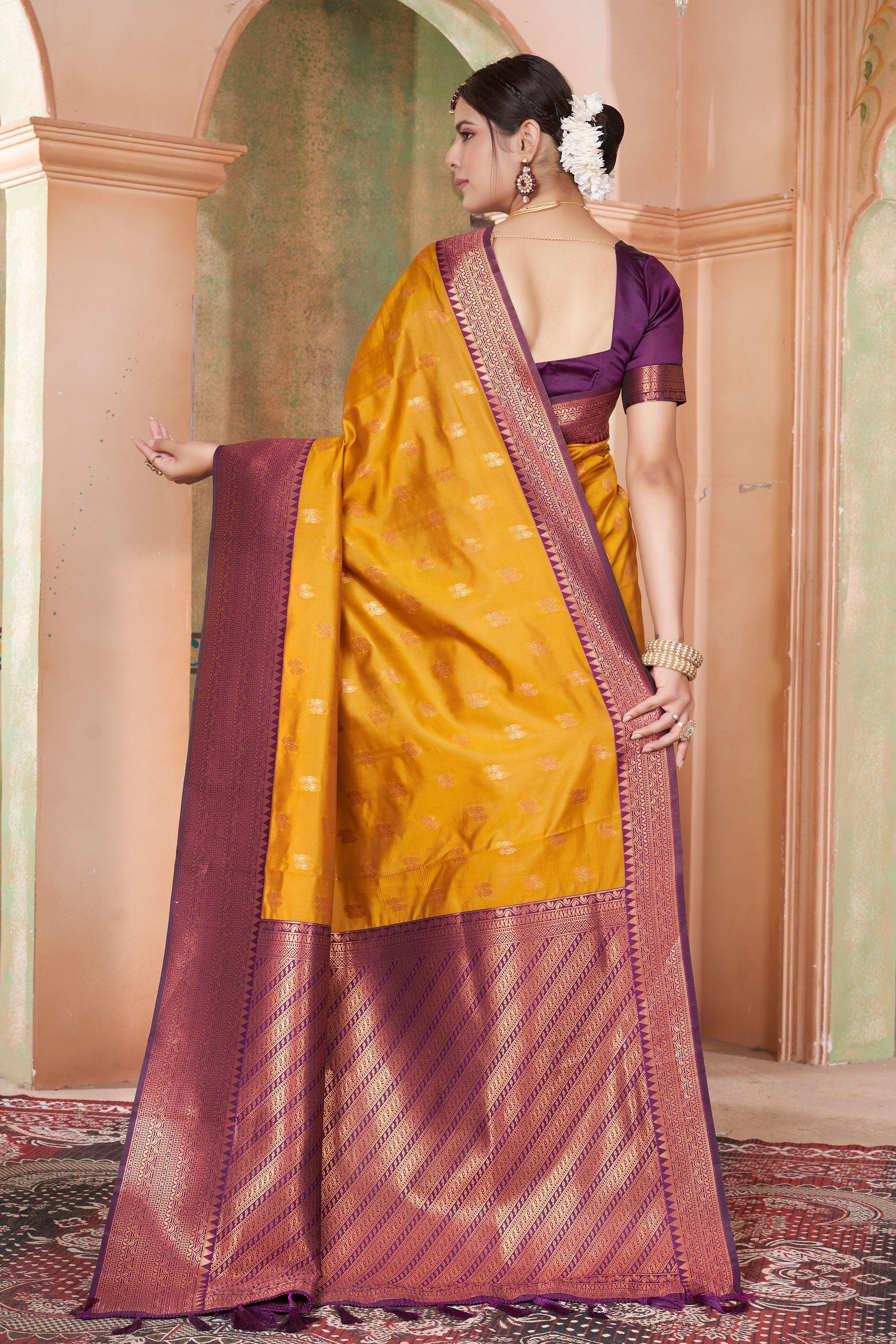 orange-kubera-pattu-kanjivaram-saree-zb131663_4_SareeButa.com