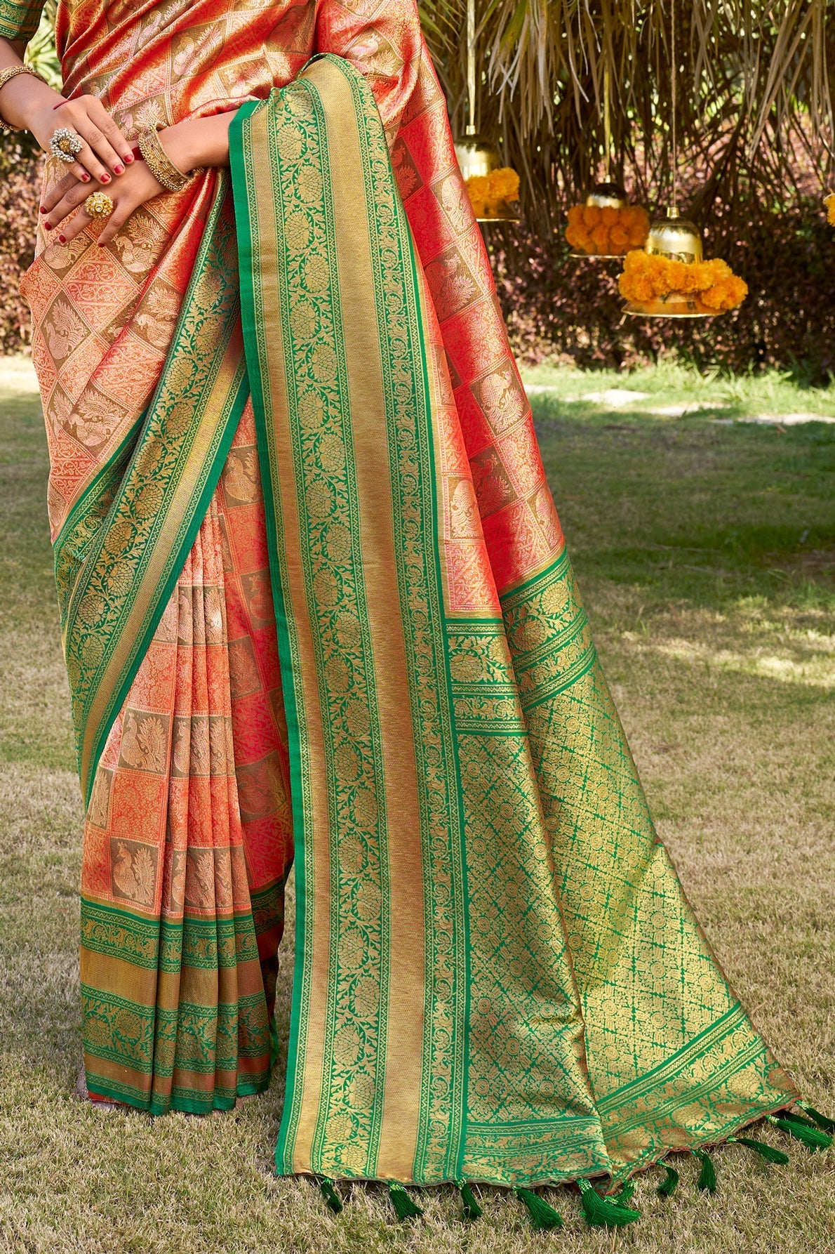 checkered-silk-kanjivaram-saree-zb132327_3_SareeButa.com