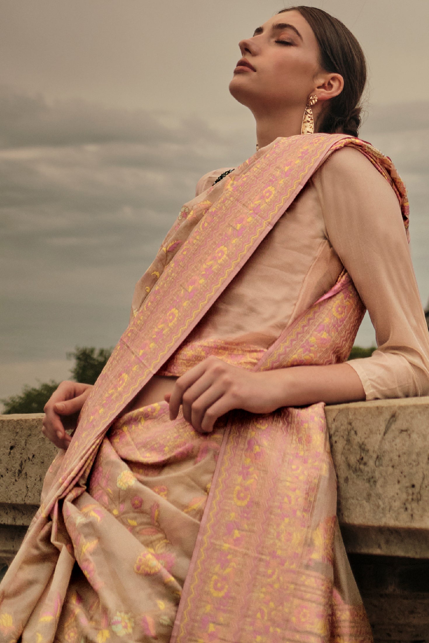 peach-woven-organza-saree-zb131979_2_SareeButa.com