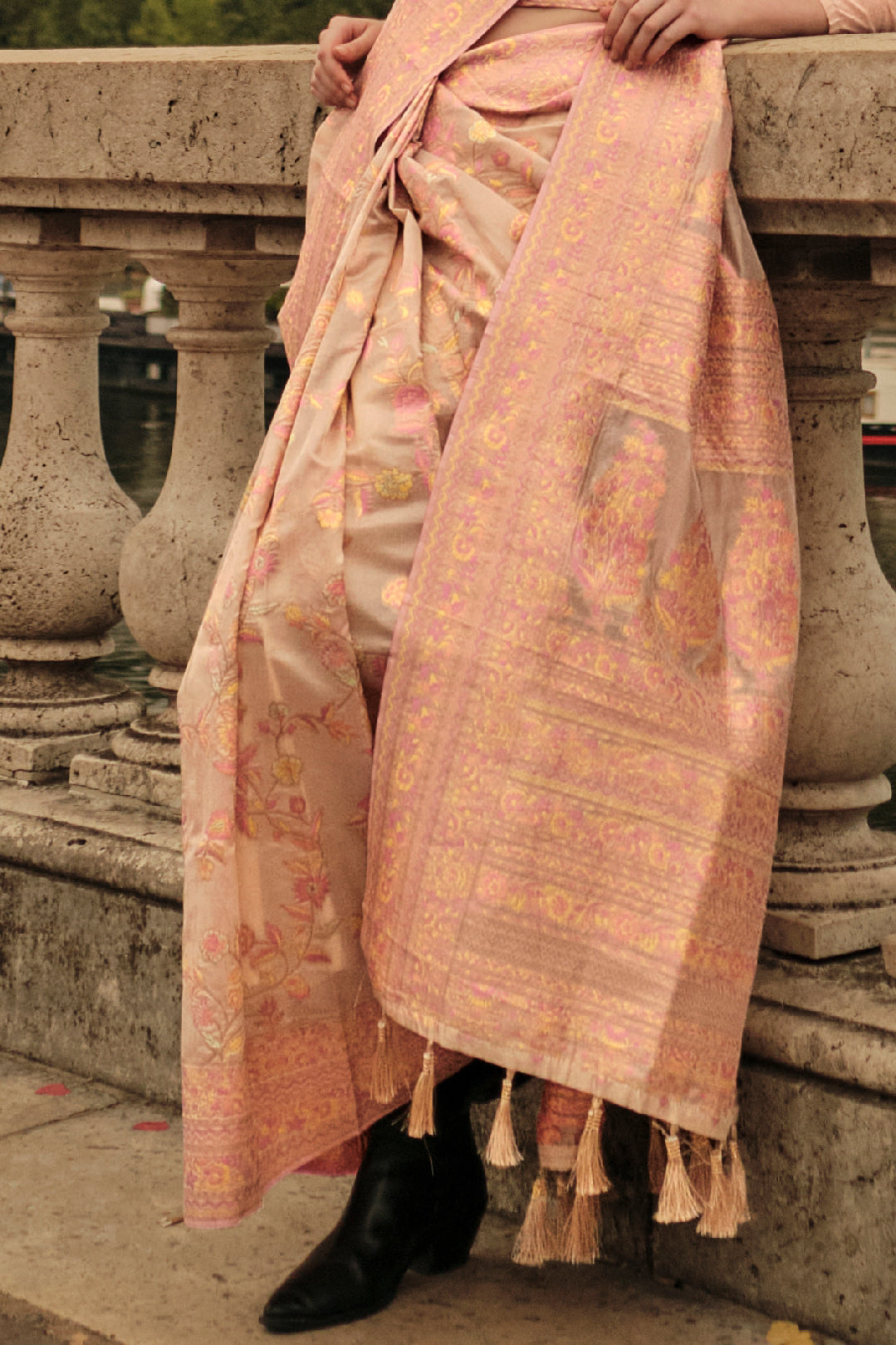 peach-woven-organza-saree-zb131979_3_SareeButa.com