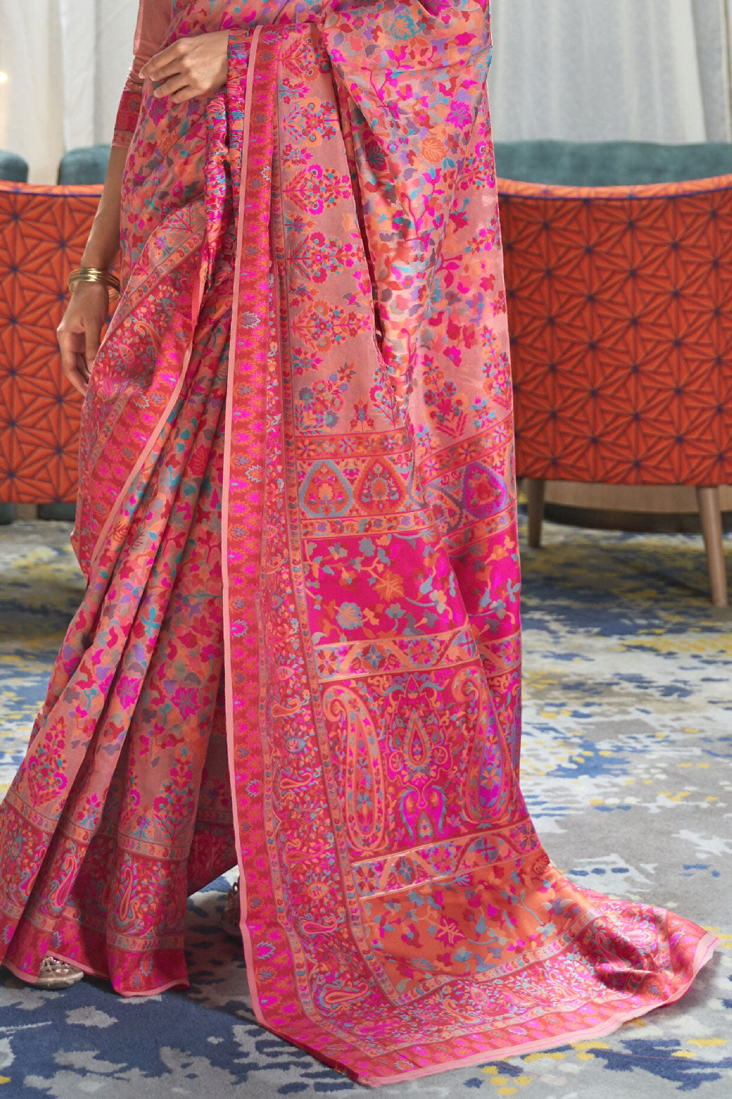 pink-kashmiri-jamewar-silk-saree-zb140059_3_SareeButa.com