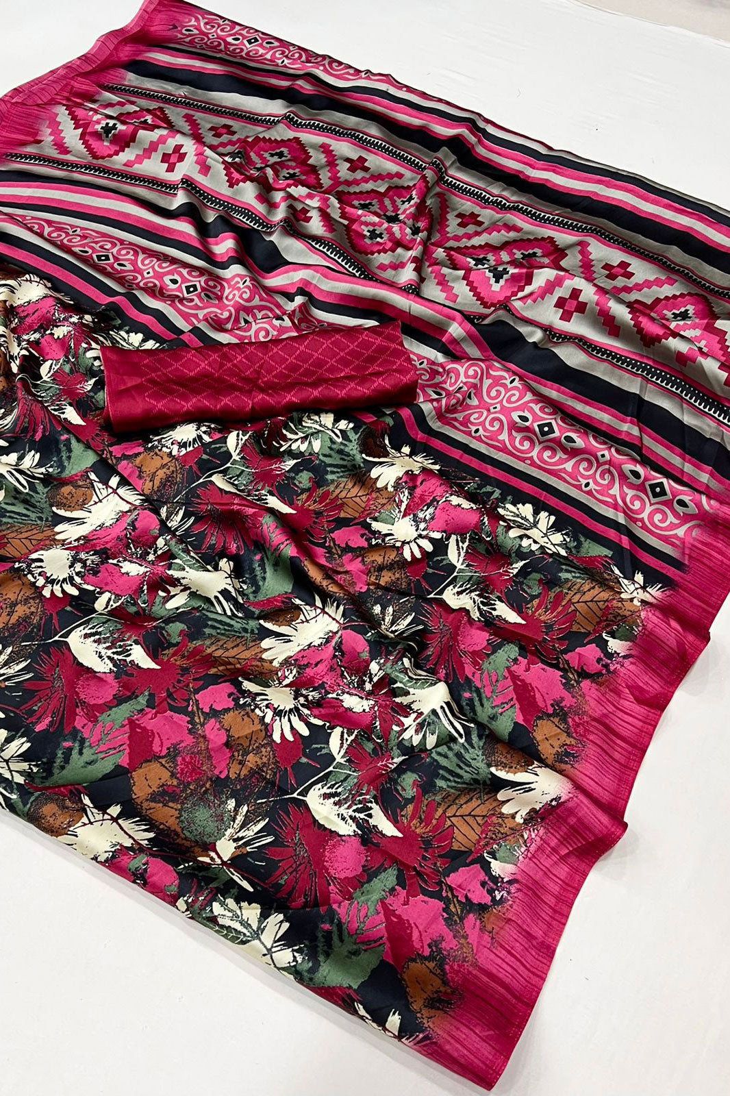 Pink Printed Crepe Saree-ZB132989_3