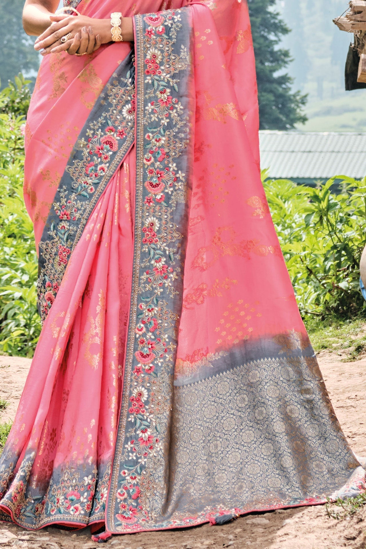 pink-embroidered-banarasi-silk-saree-zb130878_4_SareeButa.com