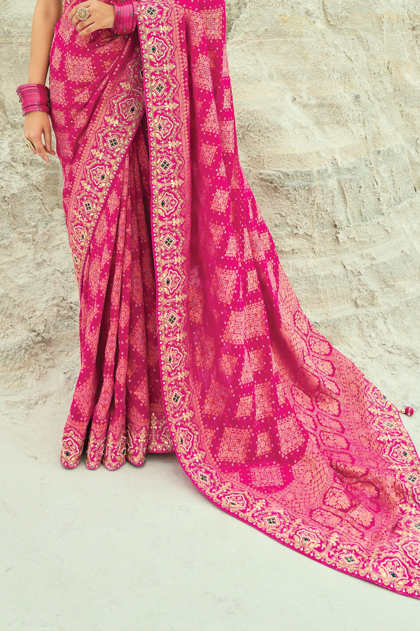 pink-georgette-bandhani-saree-sar10300_6_Sareebuta.com
