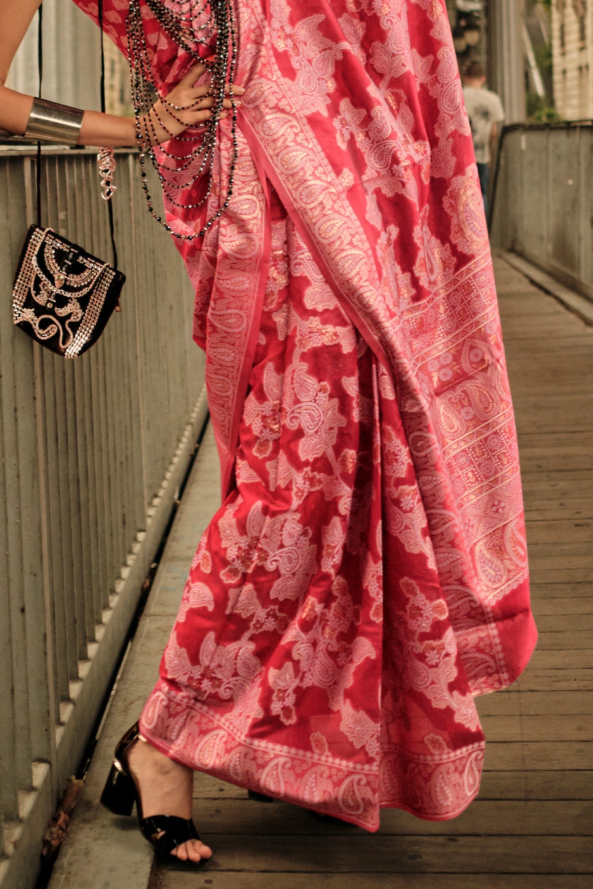 pink-organza-lucknowi-saree-zb131982_3_SareeButa.com