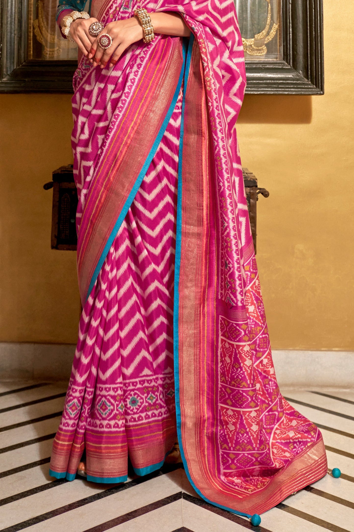 Pink Patola Silk Saree-ZB132057_4