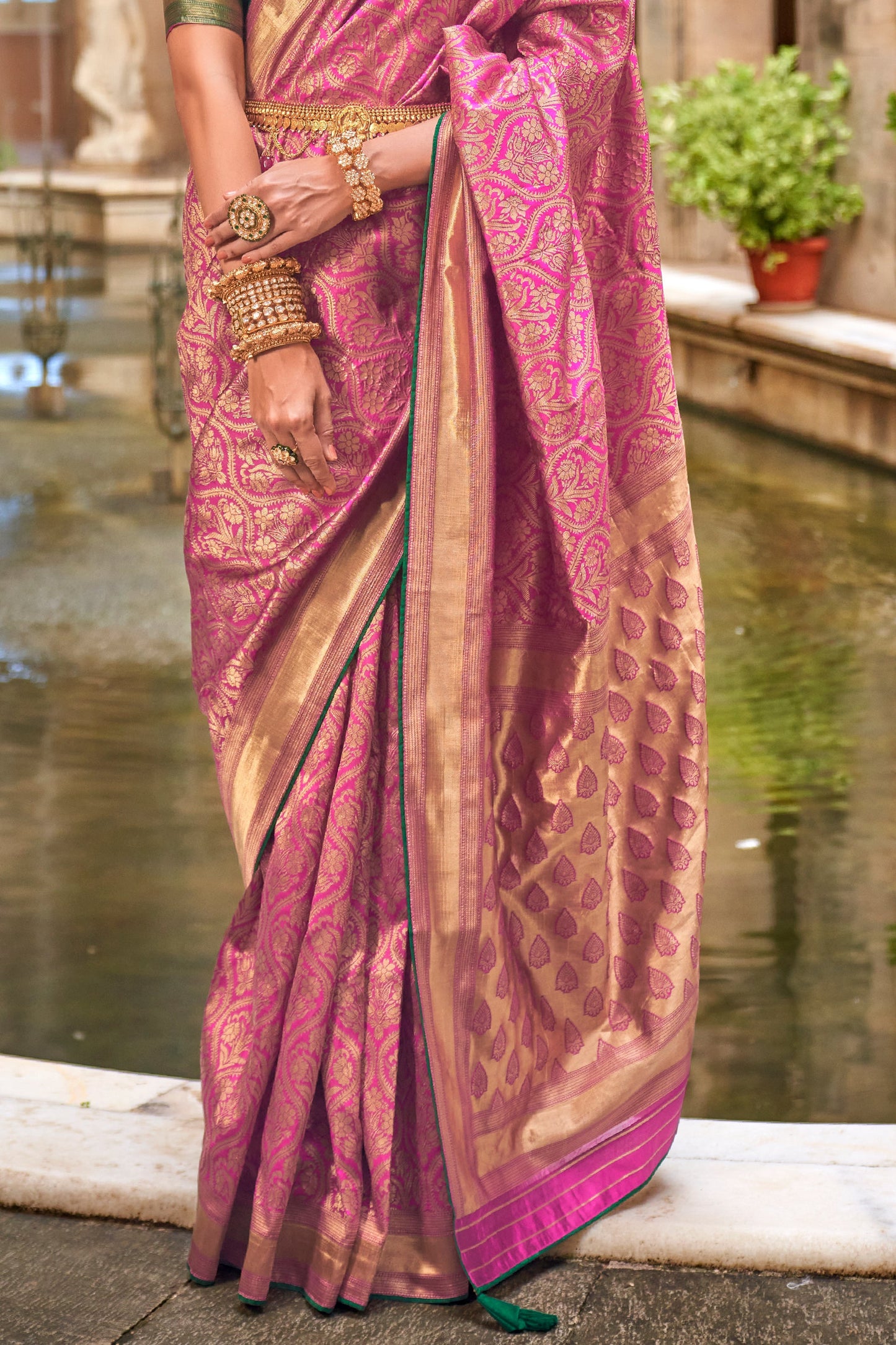 pink-printed-silk-saree-zb132492_4_SareeButa.com