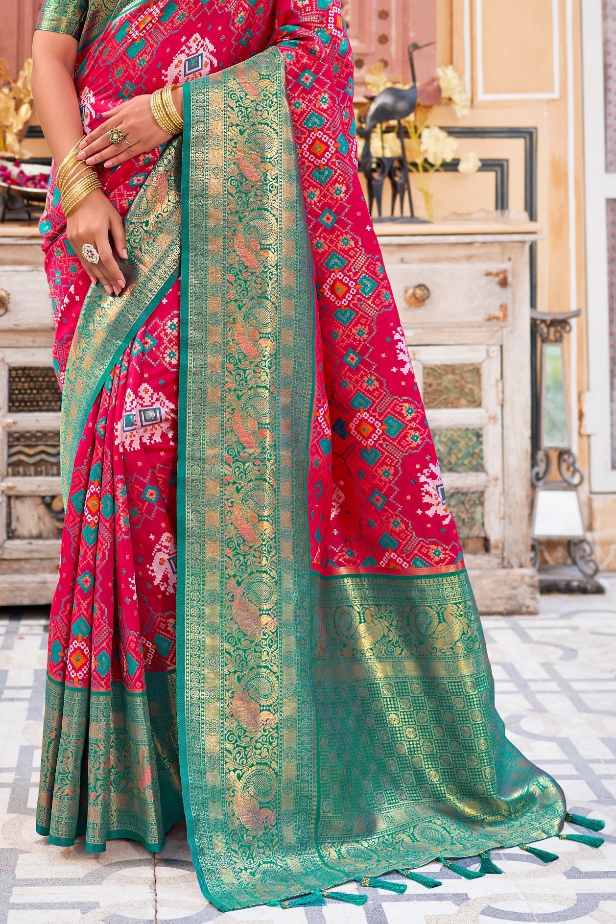 pink-silk-patola-saree-zb132301_3_SareeButa.com