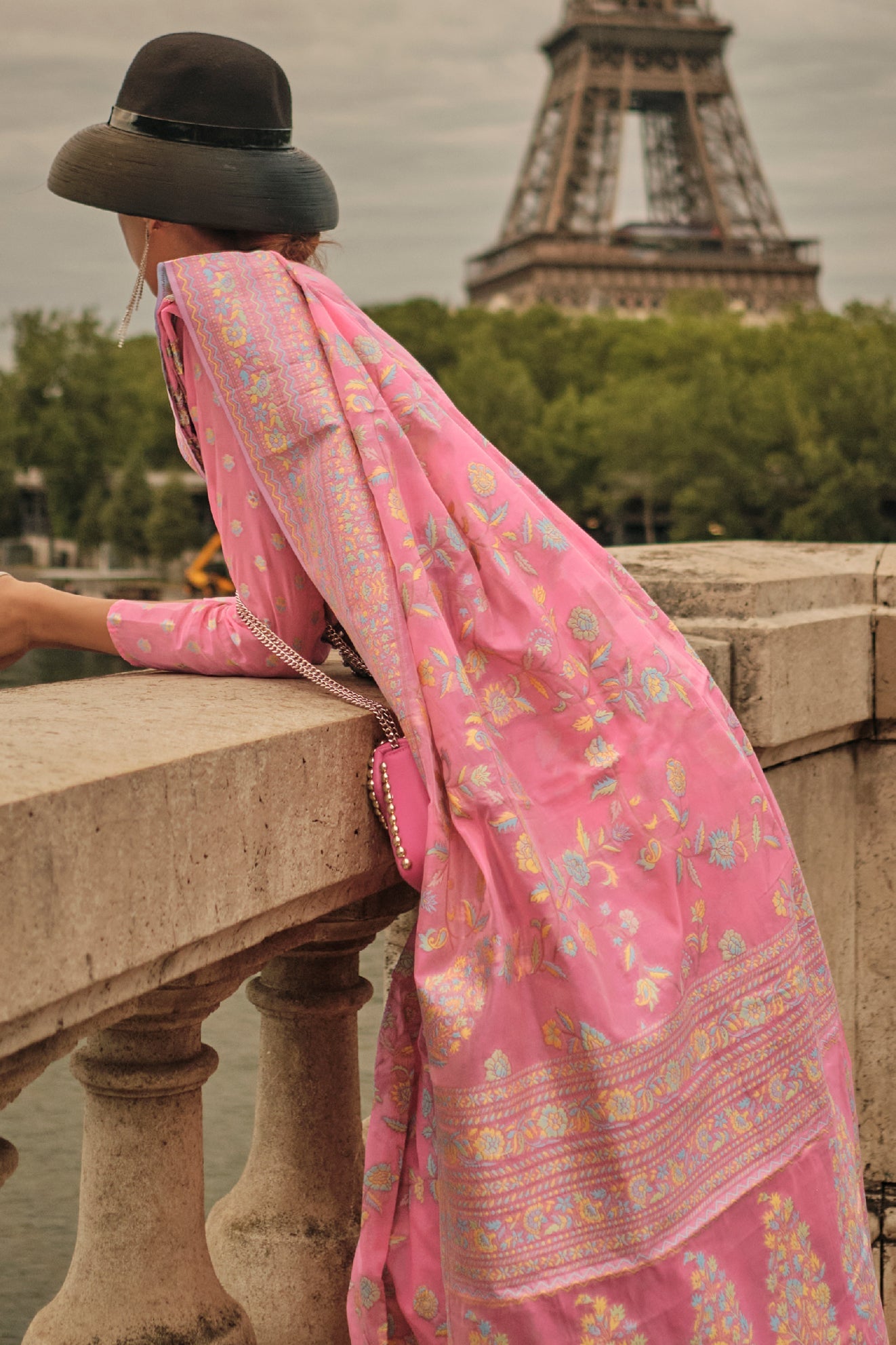 pink-woven-organza-saree-zb131976_3_SareeButa.com