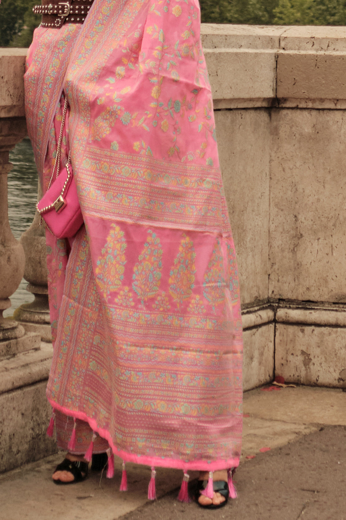 pink-woven-organza-saree-zb131976_4_SareeButa.com