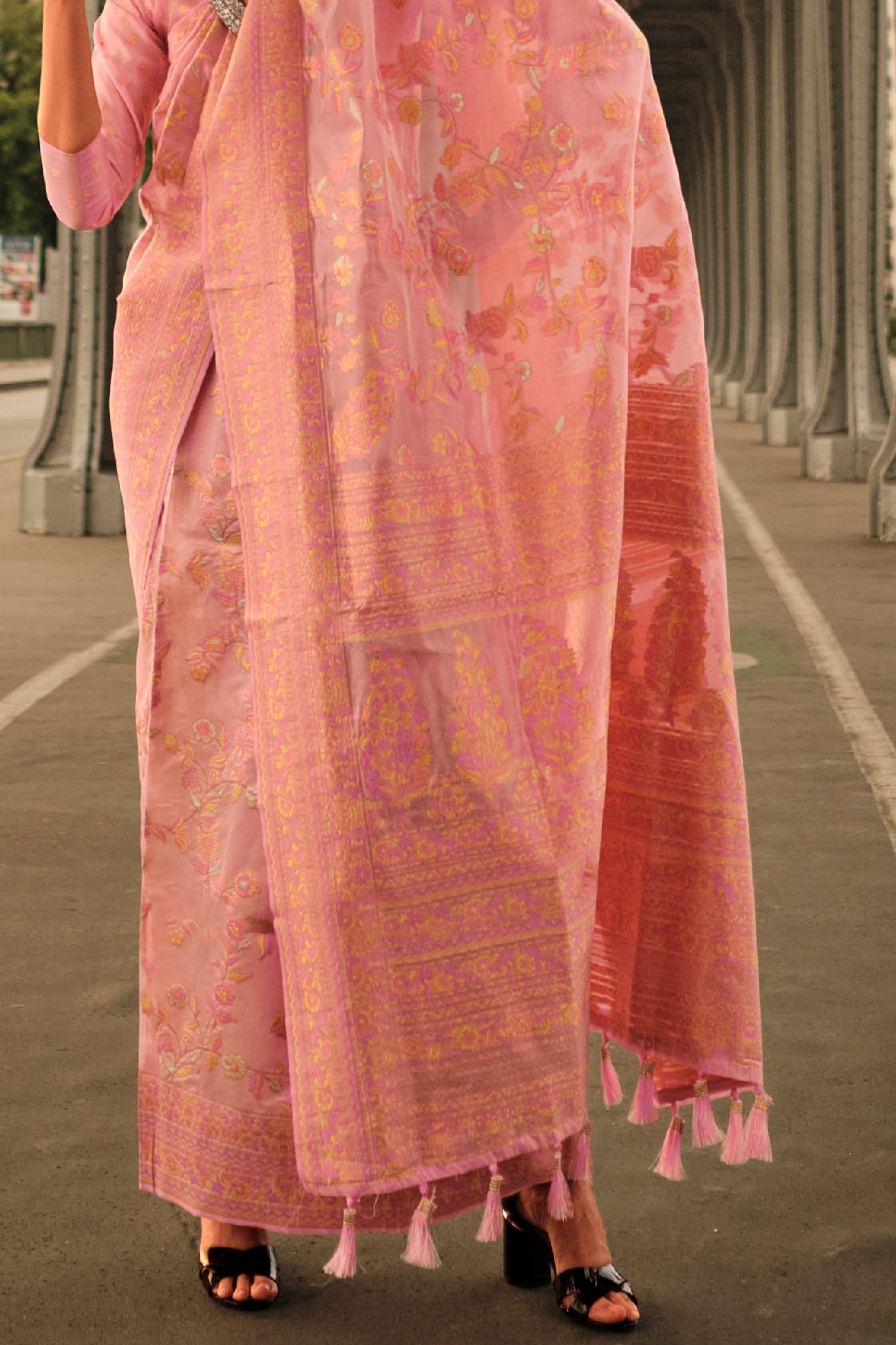 pink-woven-organza-saree-zb131978_3_SareeButa.com