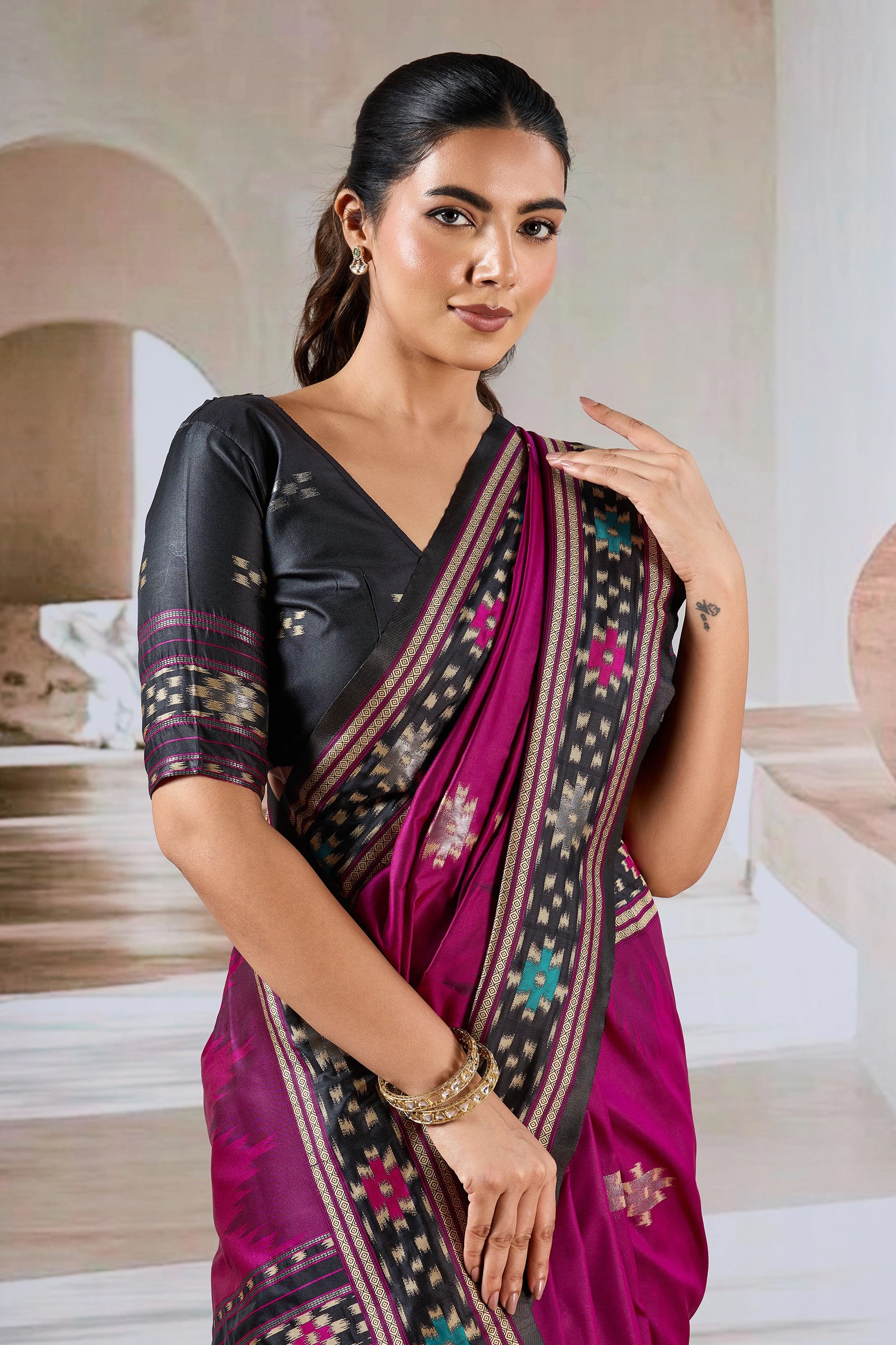 Pink Woven Patola Silk Saree-SAR12423_2_SareeButa.com