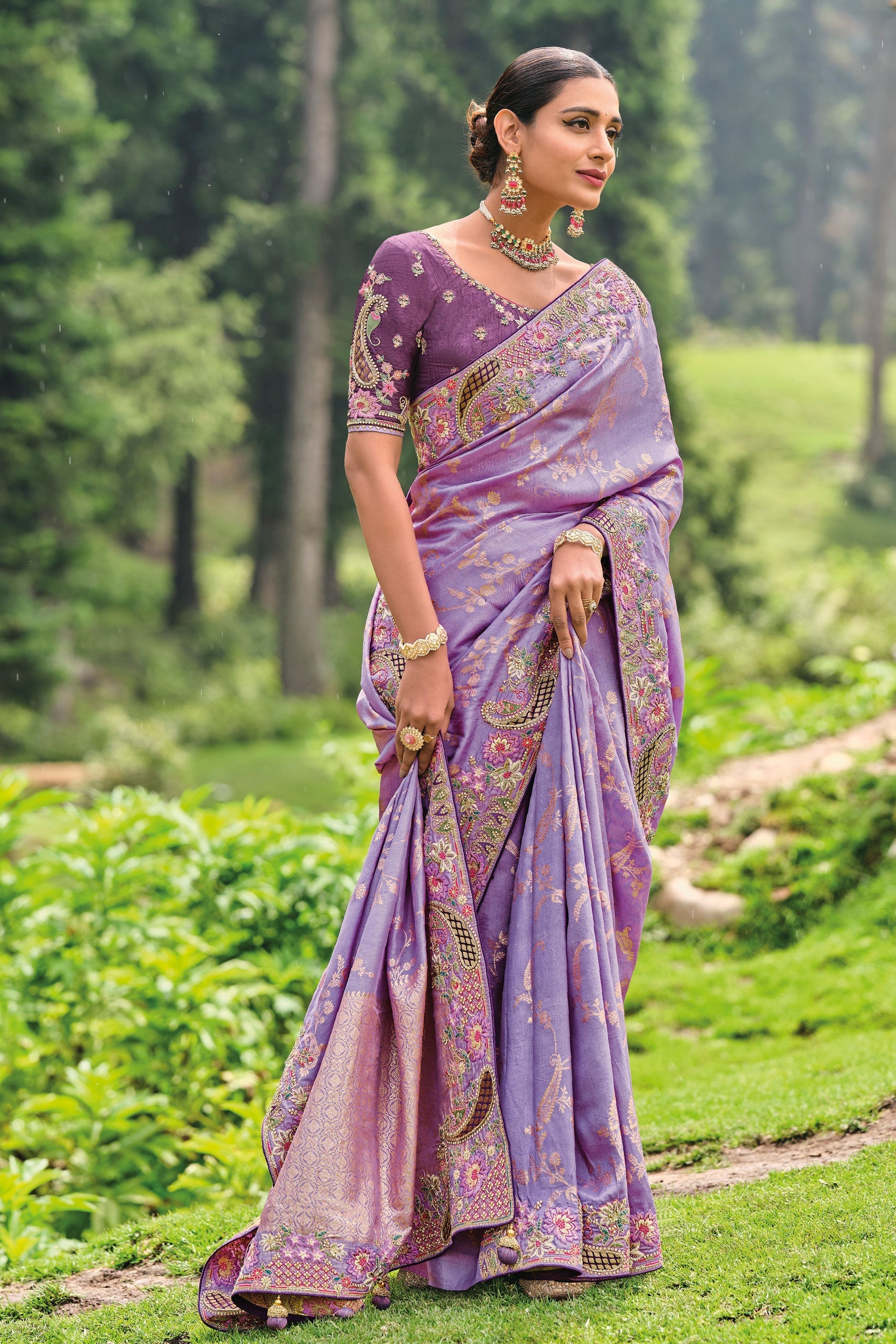 purple-embroidered-banarasi-silk-saree-zb130877_4_SareeButa.com