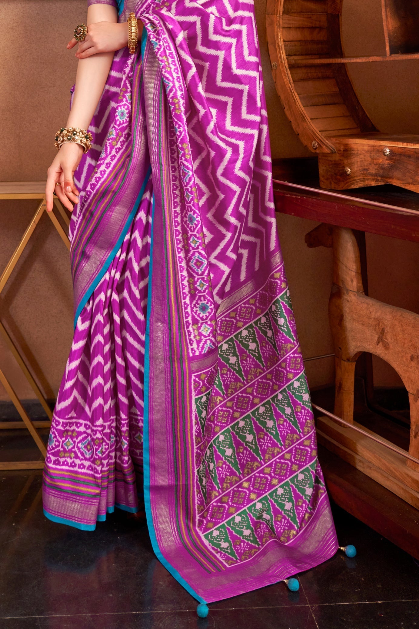 purple-patola-silk-saree-zb132060_4_SareeButa.com