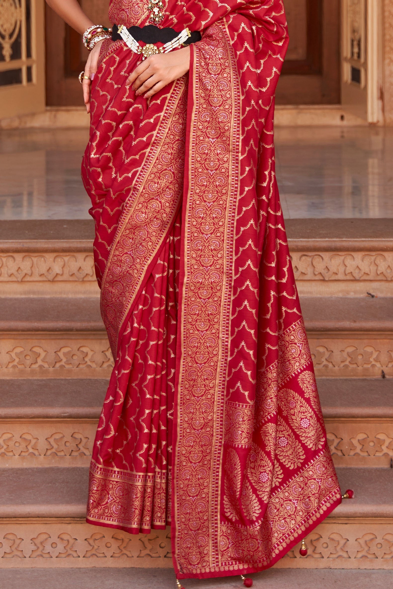 red-banarasi-silk-saree-zb130832_3_SareeButa.com