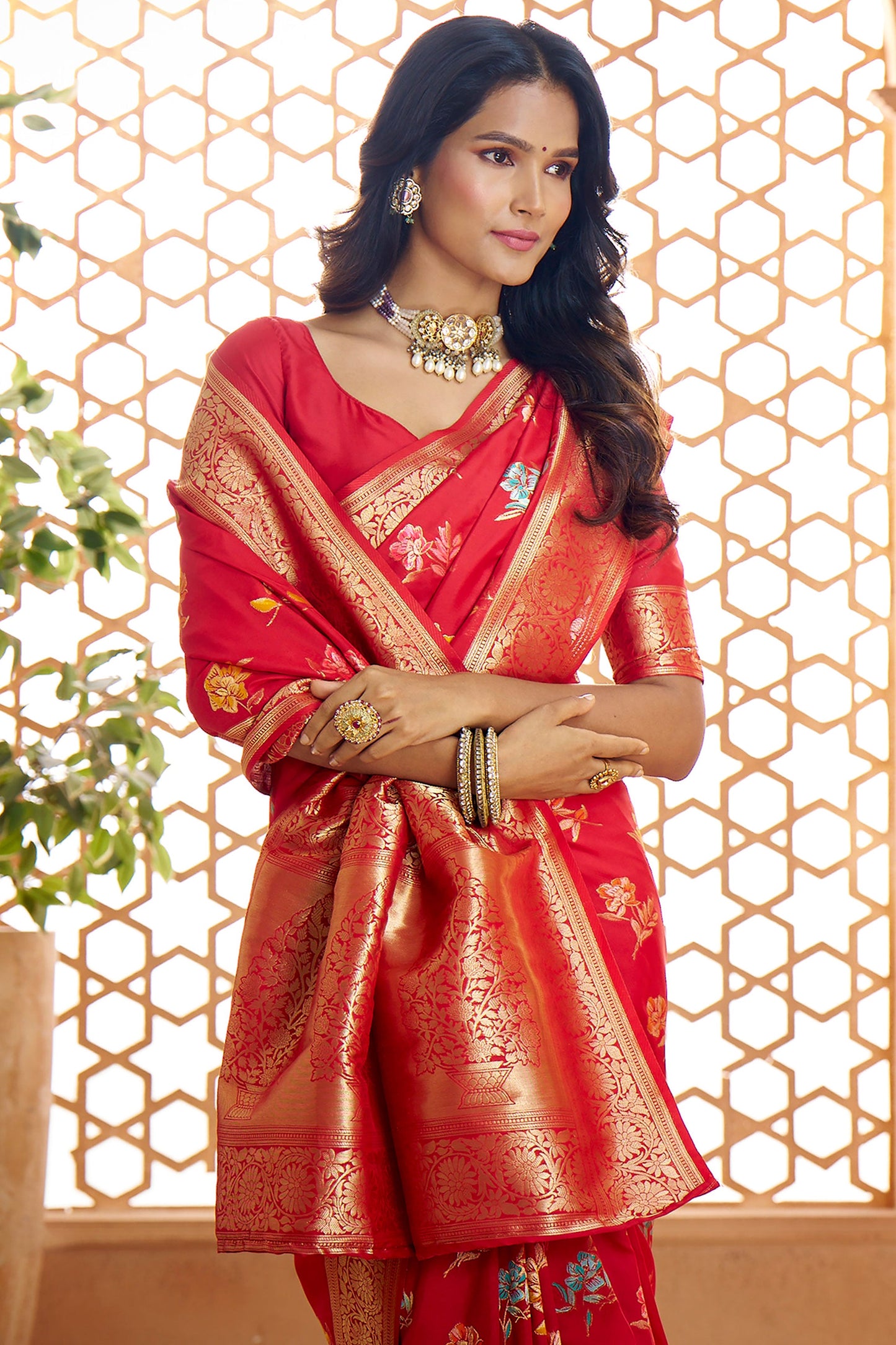 red-banarasi-silk-saree-zb132761_3_SareeButa.com