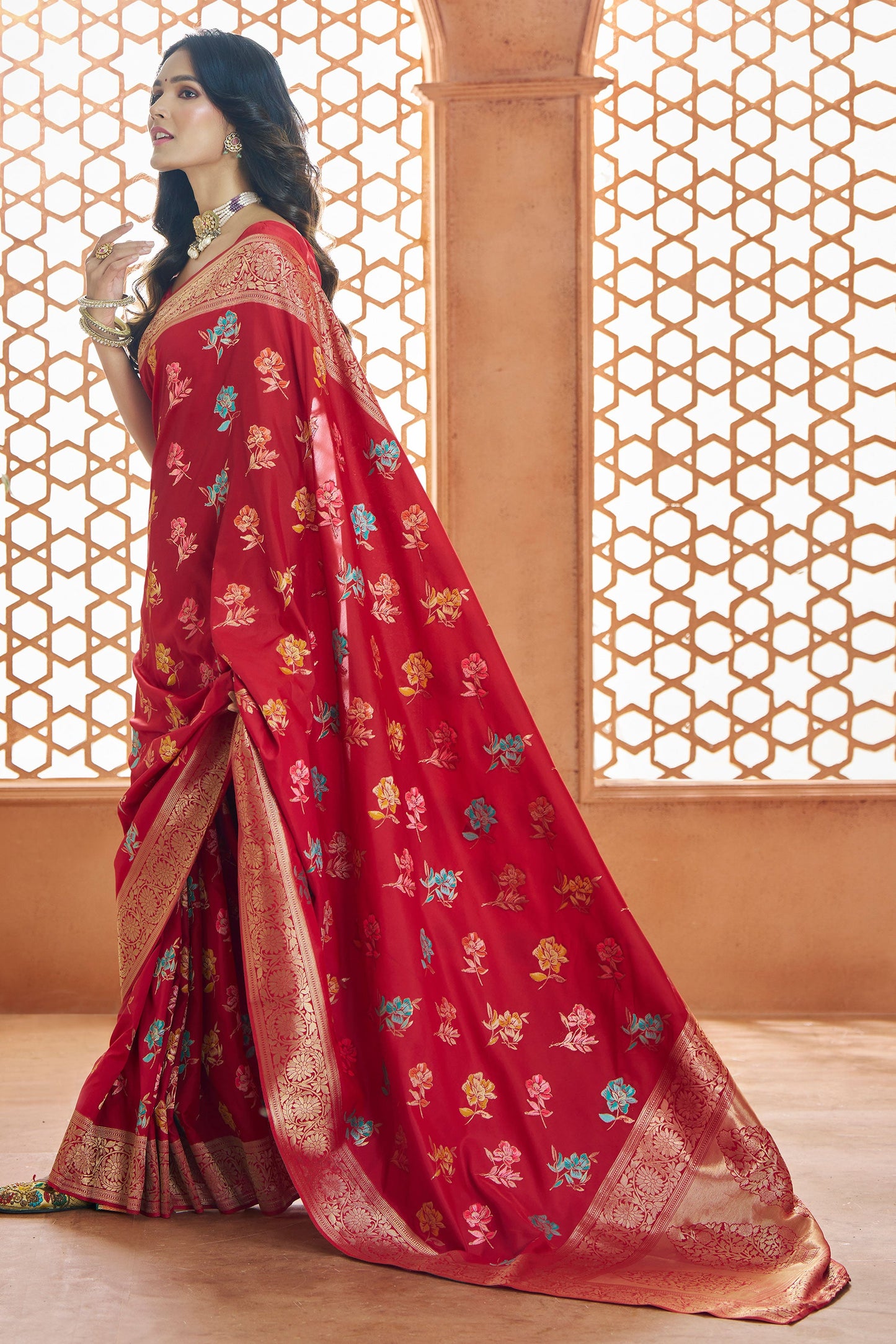 red-banarasi-silk-saree-zb132761_4_SareeButa.com