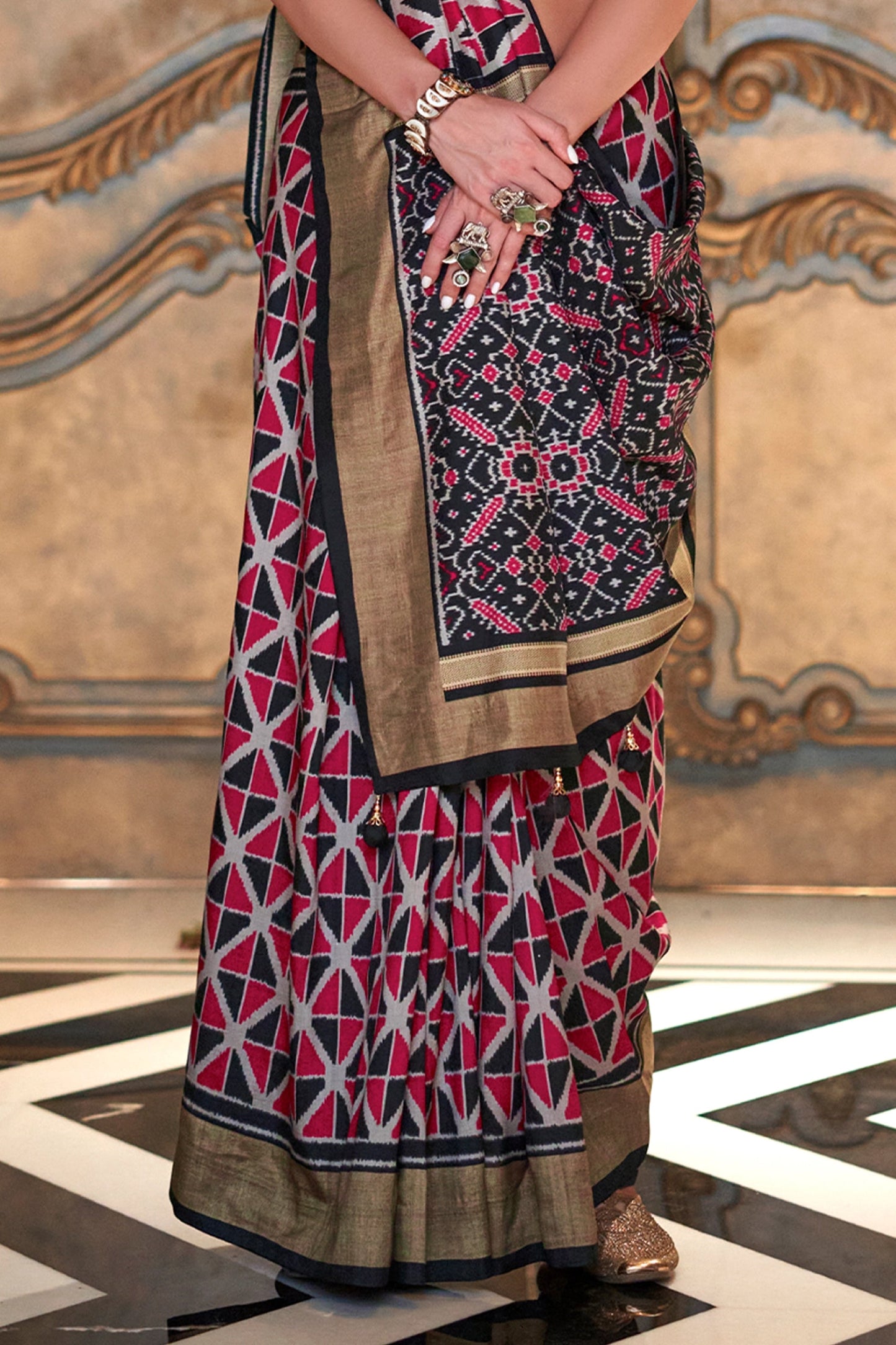 Red And Black Printed Patola Silk Saree-SAR11264_4_SareeButa.com