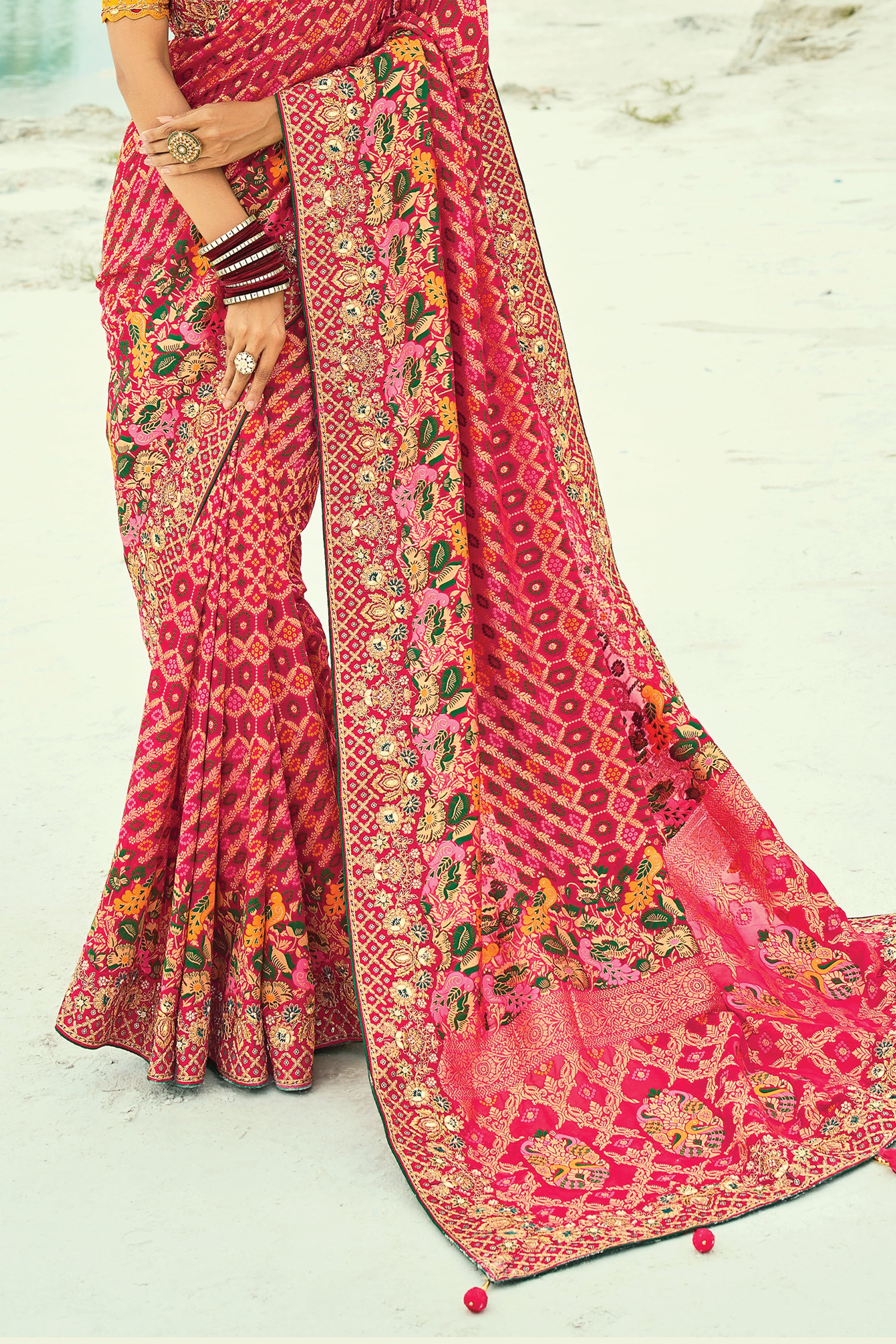 red-georgette-bandhani-saree-sar10291_6_Sareebuta.com
