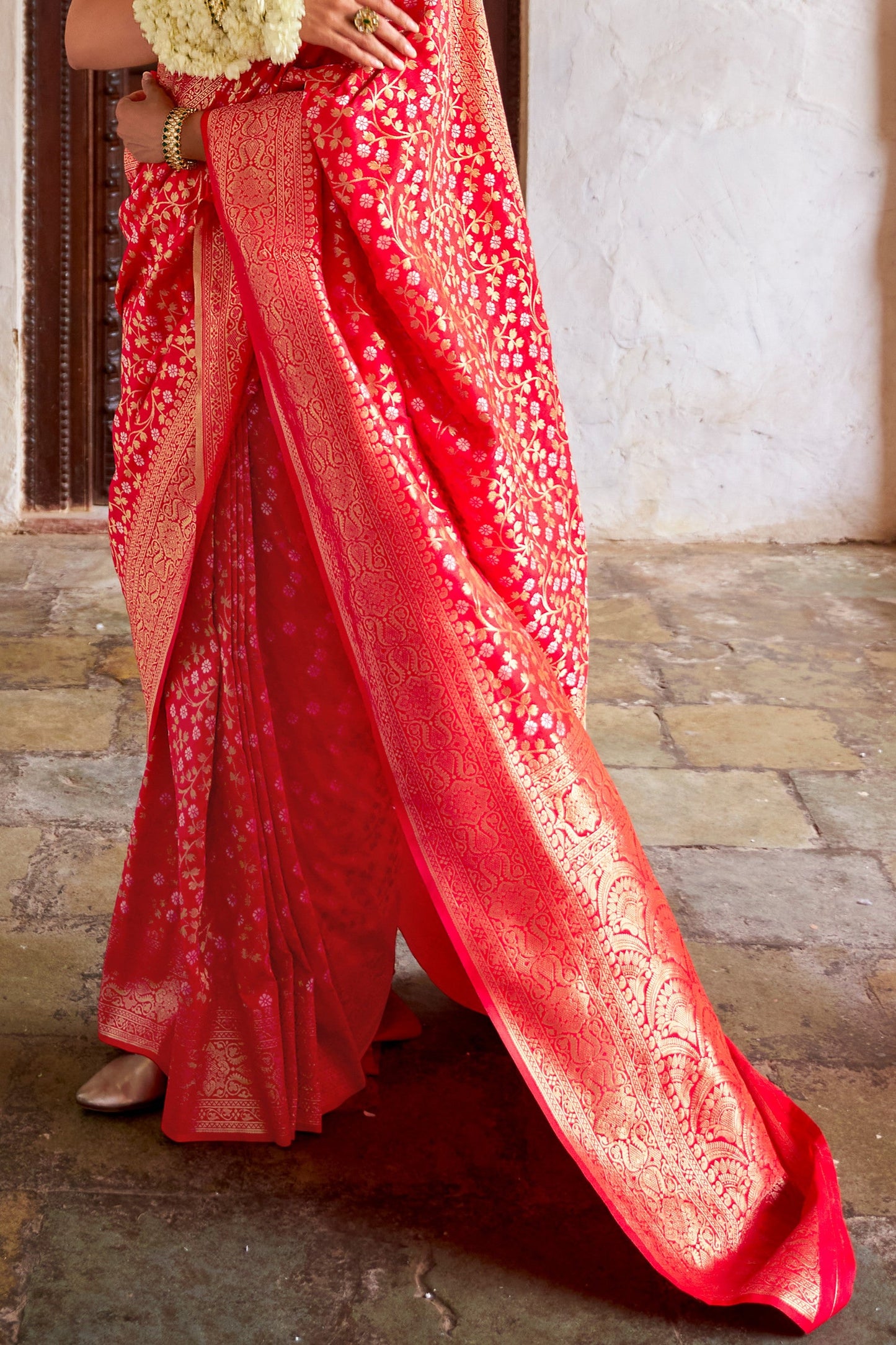 Red Woven Banarasi Silk Saree-ZB133371_4_SareeButa.com