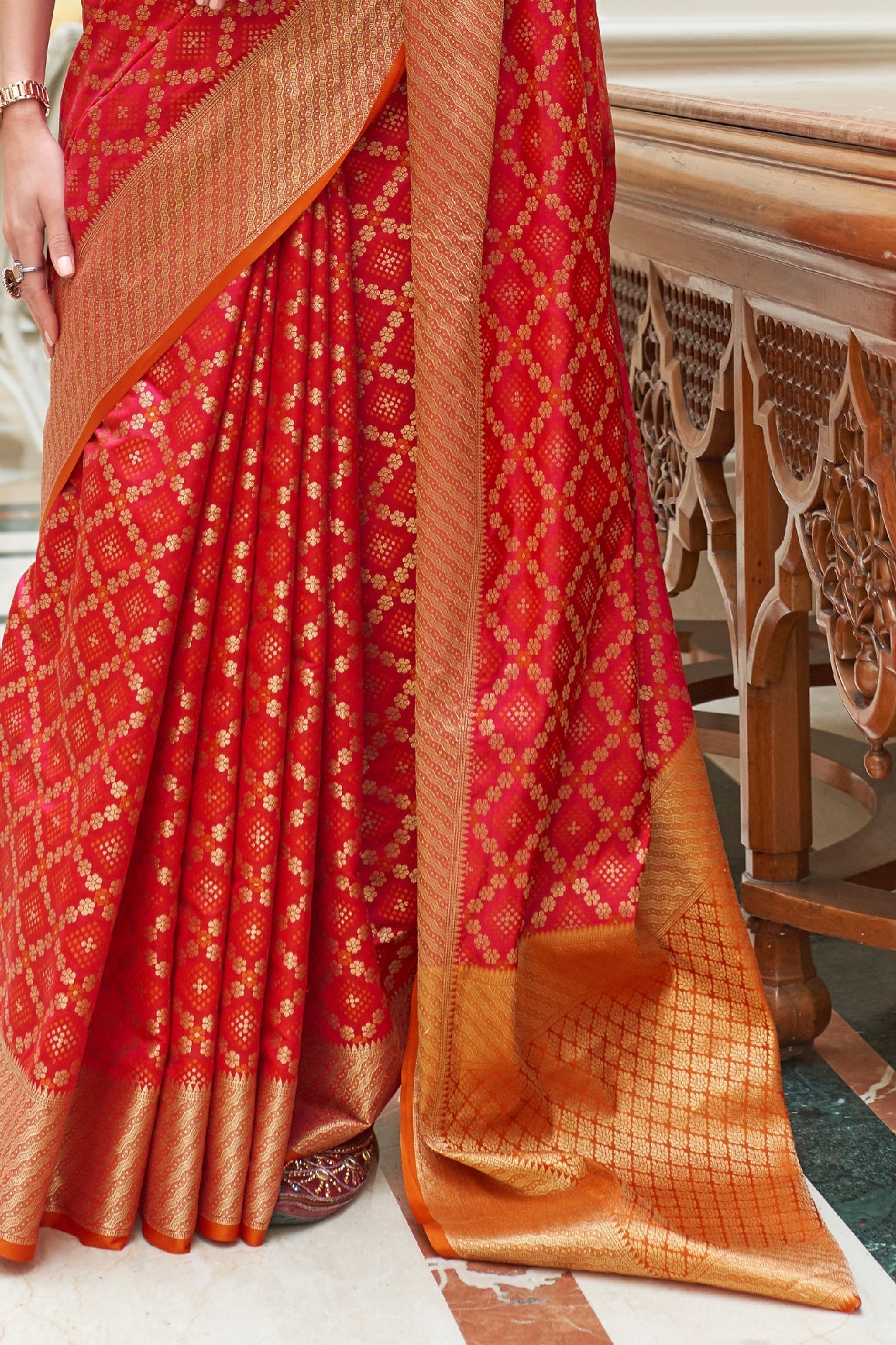 Red Woven Patola Silk Saree-ZB133891_4_SareeButa.com