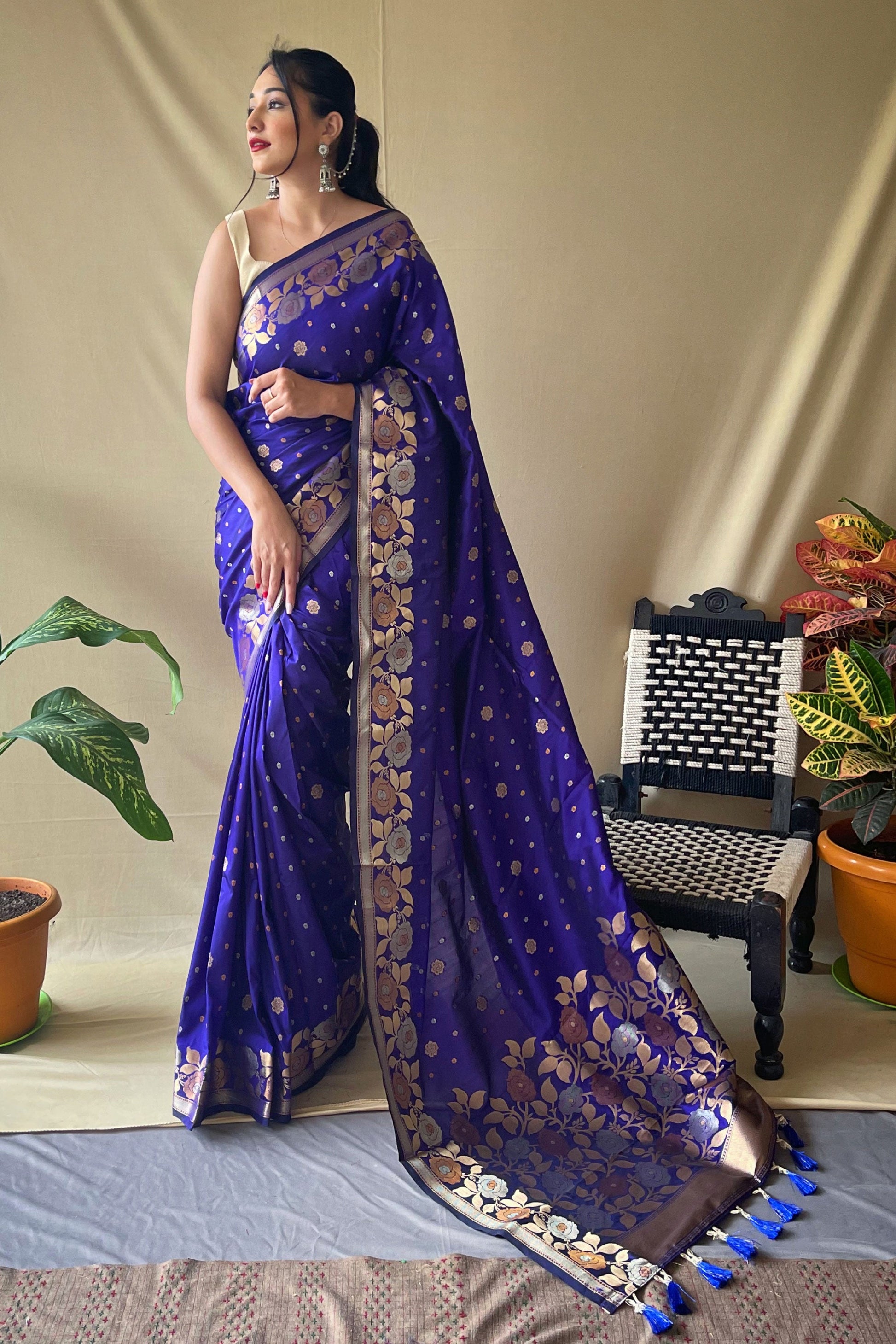 royal-blue-woven-silk-saree-zb131622_1_SareeButa.com