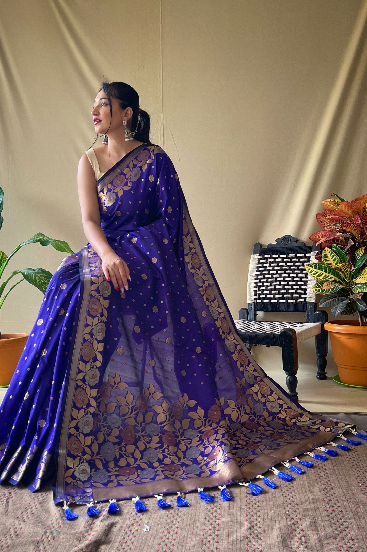 royal-blue-woven-silk-saree-zb131622_3_SareeButa.com