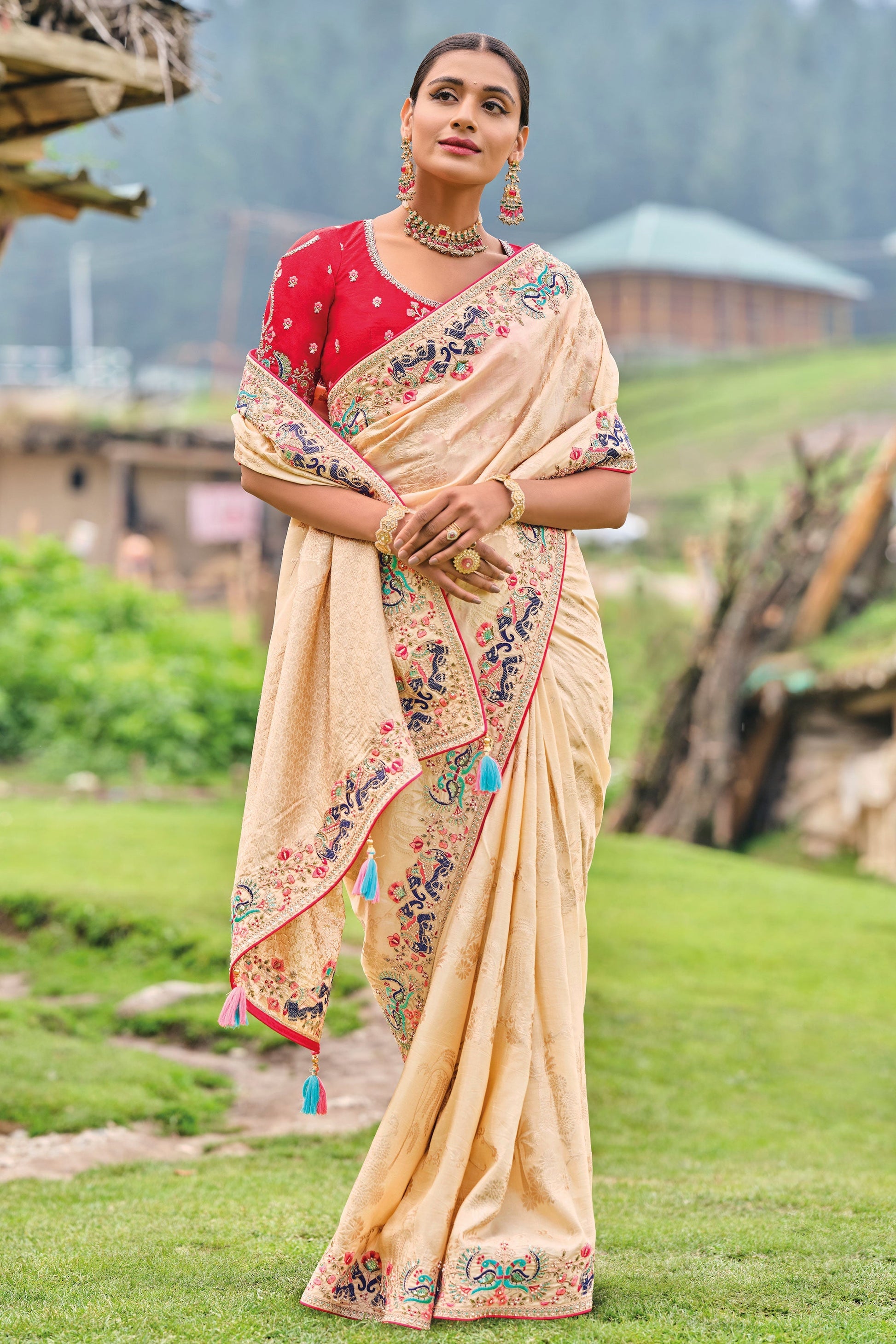 vanilla-cream-embroidered-banarasi-silk-saree-zb130876_3_SareeButa.com