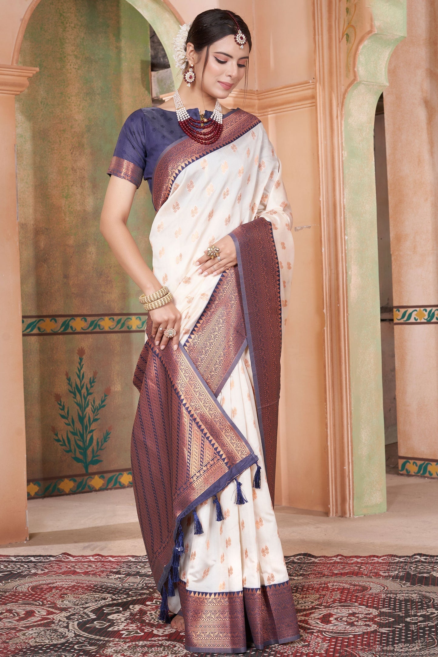 white-kubera-pattu-kanjivaram-saree-zb131659_3_SareeButa.com