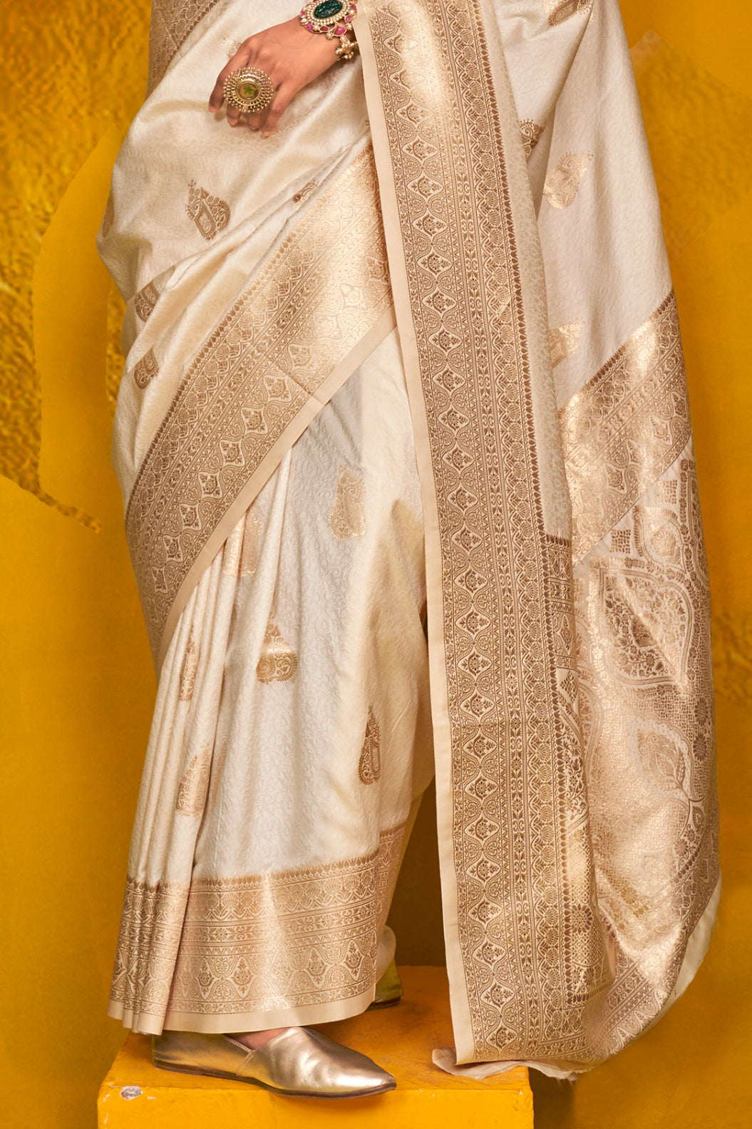 White 2-Tone Zari Weaving Silk Saree-ZB134058_4_SareeButa.com