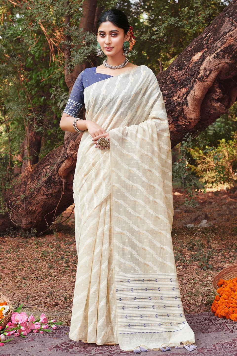 white-woven-cotton-saree-zb131278_1_SareeButa.com