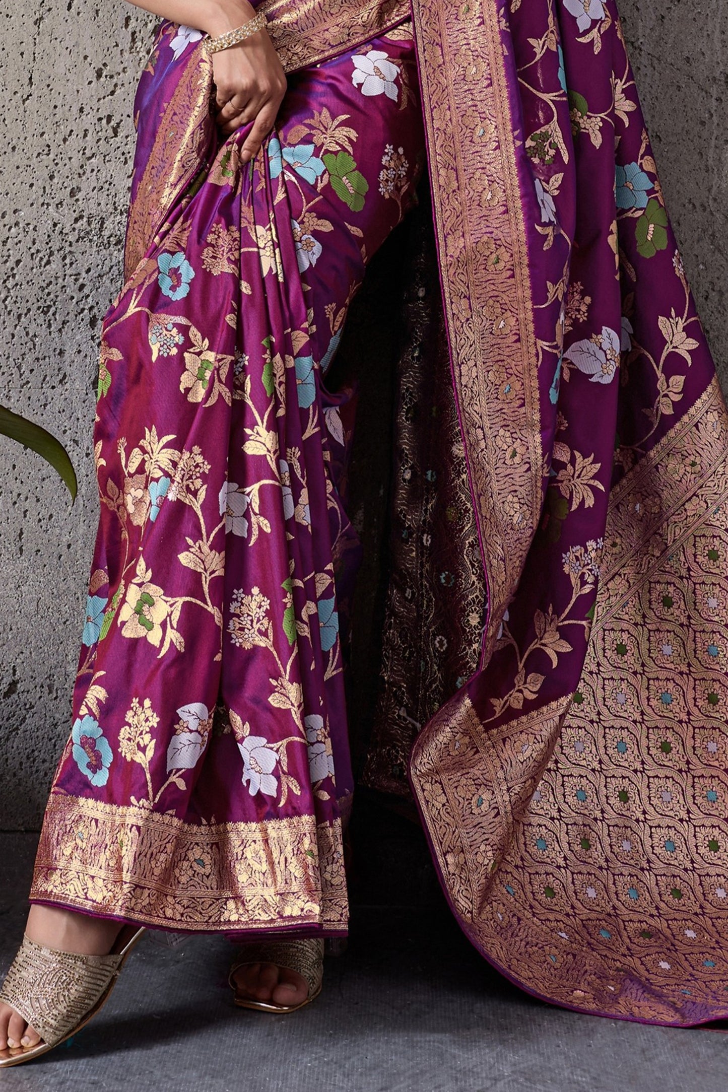 Wine Woven Banarasi Silk Saree-SAR12525_4_SareeButa.com
