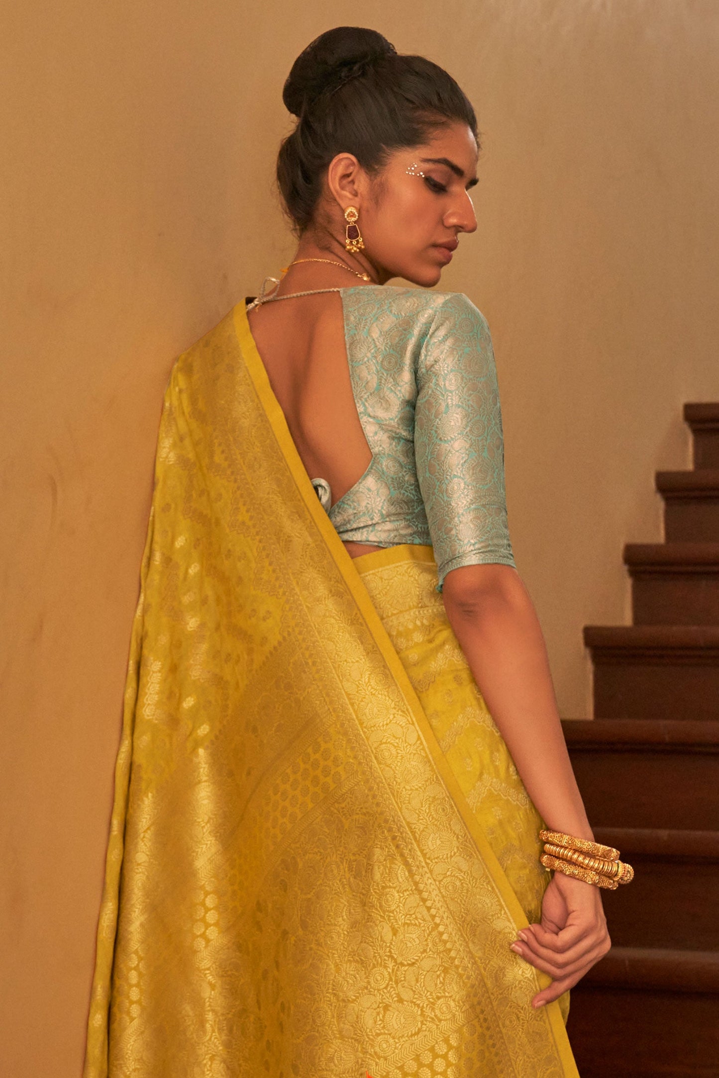 yellow-crepe-silk-banarasi-saree-zb131657_2_SareeButa.com