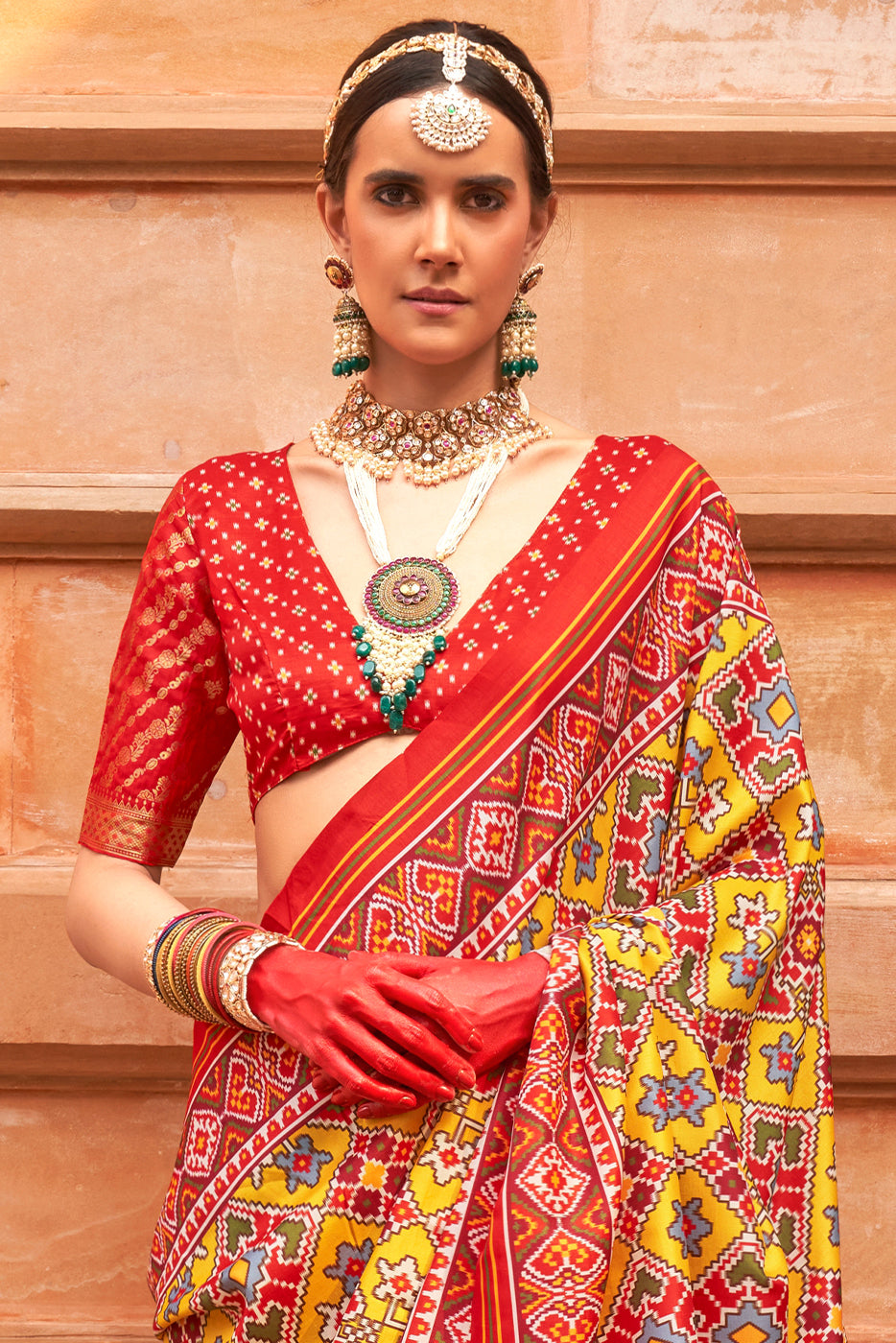 yellow-printed-patola-silk-saree-zb133624_6_Sareebuta.com